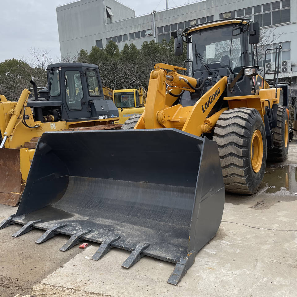 The Second-hand Front-end Loader Liugong 856H Is a Hot Seller in Shanghai, China - Gumikerekes homlokrakodó: 1 kép. The Second-hand Front-end Loader Liugong 856H Is a Hot Seller in Shanghai, China - Gumikerekes homlokrakodó: 1 kép.
