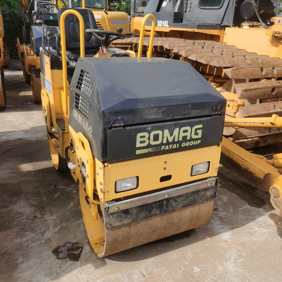 The Used Bomag BW 80AD-2 Double Steel Wheel Mini Roller Is of Reliable Quality in China - Úthenger: 2 kép. The Used Bomag BW 80AD-2 Double Steel Wheel Mini Roller Is of Reliable Quality in China - Úthenger: 2 kép.