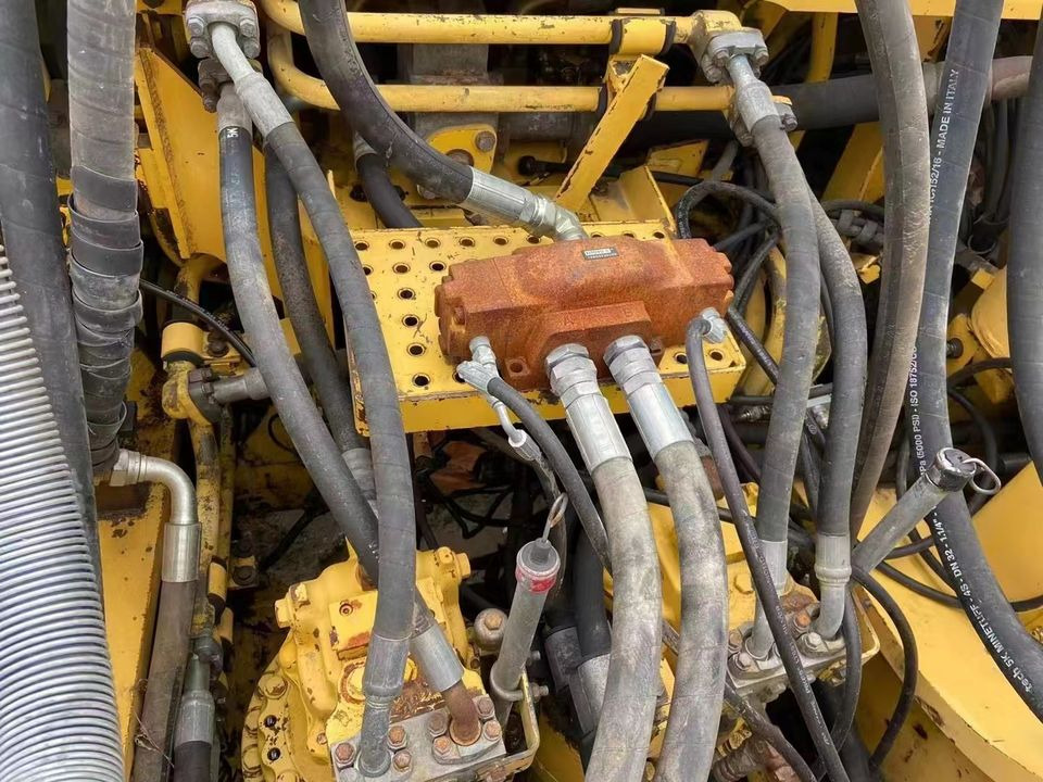 USED EXCAVATOR Good Condition Komatsu PC600-8 Original Japan Cheap Used Excavators Used Original Japan Komatsu PC600 - Lánctalpas kotró: 3 kép. USED EXCAVATOR Good Condition Komatsu PC600-8 Original Japan Cheap Used Excavators Used Original Japan Komatsu PC600 - Lánctalpas kotró: 3 kép.