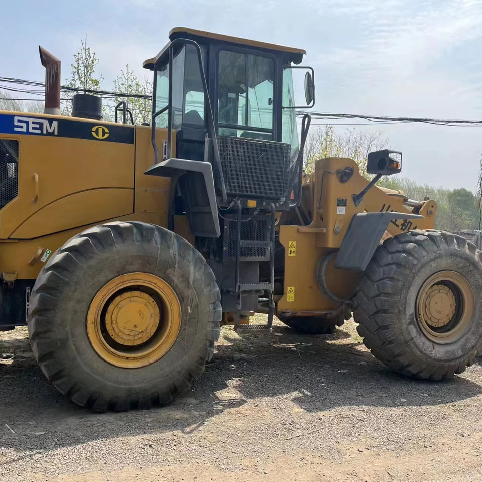 USED SEM 5 TON Mini Loader 656D/656F Front Loader Wheel Backhoe with 655D Engine Bucket Attachments Highly Rated Sale - Gumikerekes homlokrakodó: 1 kép. USED SEM 5 TON Mini Loader 656D/656F Front Loader Wheel Backhoe with 655D Engine Bucket Attachments Highly Rated Sale - Gumikerekes homlokrakodó: 1 kép.