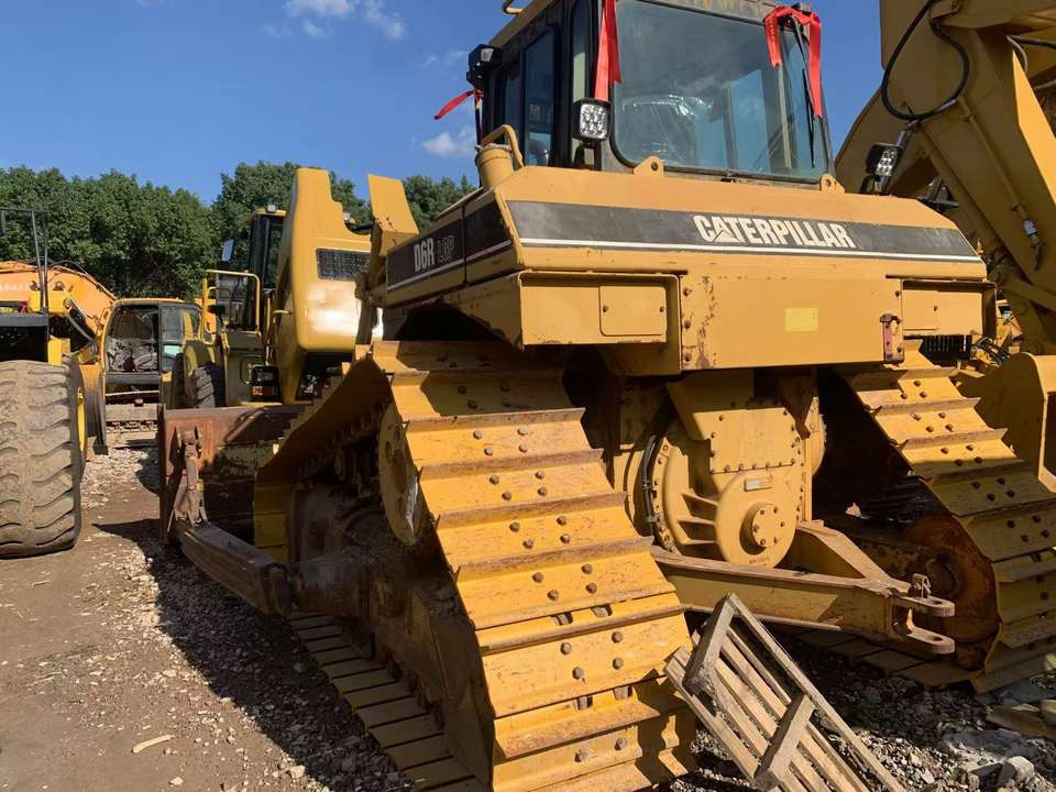 Used Caterpillar Bulldozer D6R, Caterpillar Bulldozer, Caterpillar D6R Bulldozer - Buldózer: 3 kép. Used Caterpillar Bulldozer D6R, Caterpillar Bulldozer, Caterpillar D6R Bulldozer - Buldózer: 3 kép.
