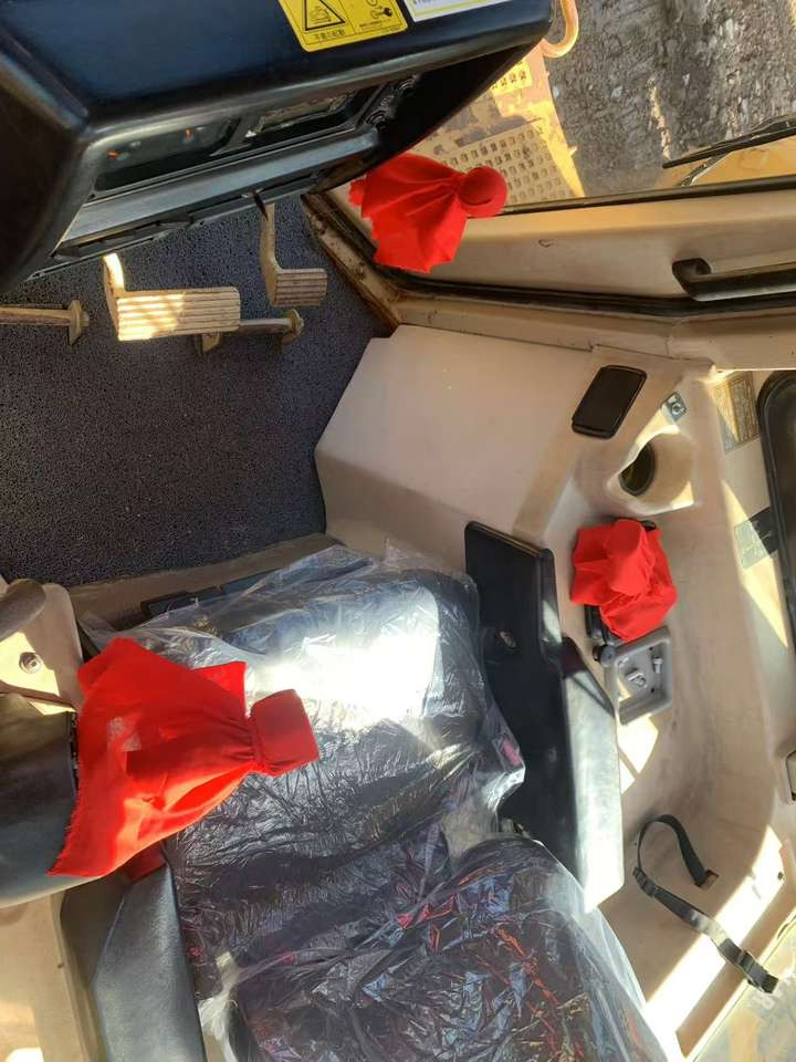 Used Caterpillar Bulldozer D6R, Caterpillar Bulldozer, Caterpillar D6R Bulldozer - Buldózer: 5 kép. Used Caterpillar Bulldozer D6R, Caterpillar Bulldozer, Caterpillar D6R Bulldozer - Buldózer: 5 kép.