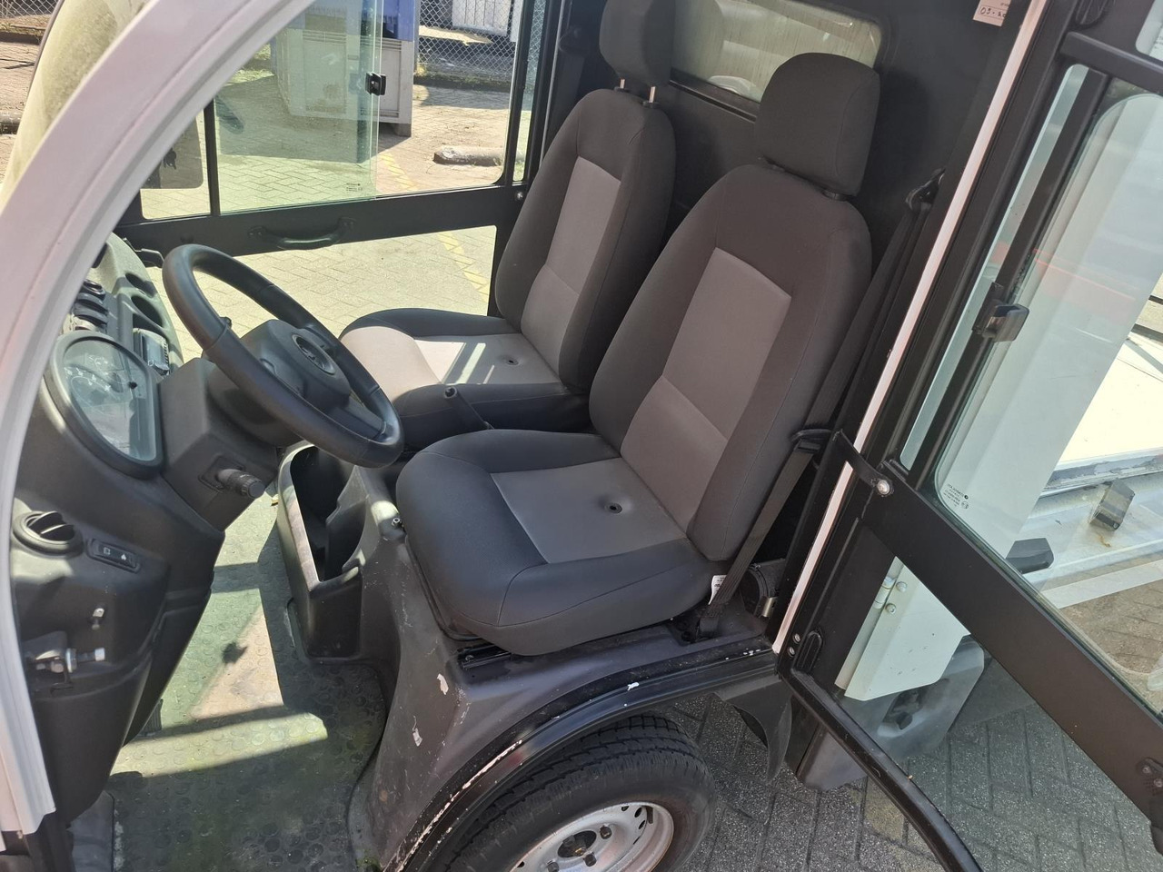 Aixam Mega E-Worker Elektrische Bakwagen RK-437-P - Golfkocsi: 2 kép. Aixam Mega E-Worker Elektrische Bakwagen RK-437-P - Golfkocsi: 2 kép.