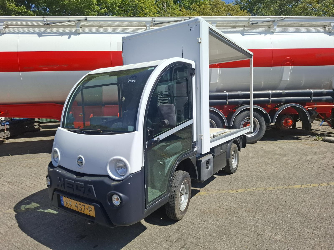 Aixam Mega E-Worker Elektrische Bakwagen RK-437-P - Golfkocsi: 1 kép. Aixam Mega E-Worker Elektrische Bakwagen RK-437-P - Golfkocsi: 1 kép.