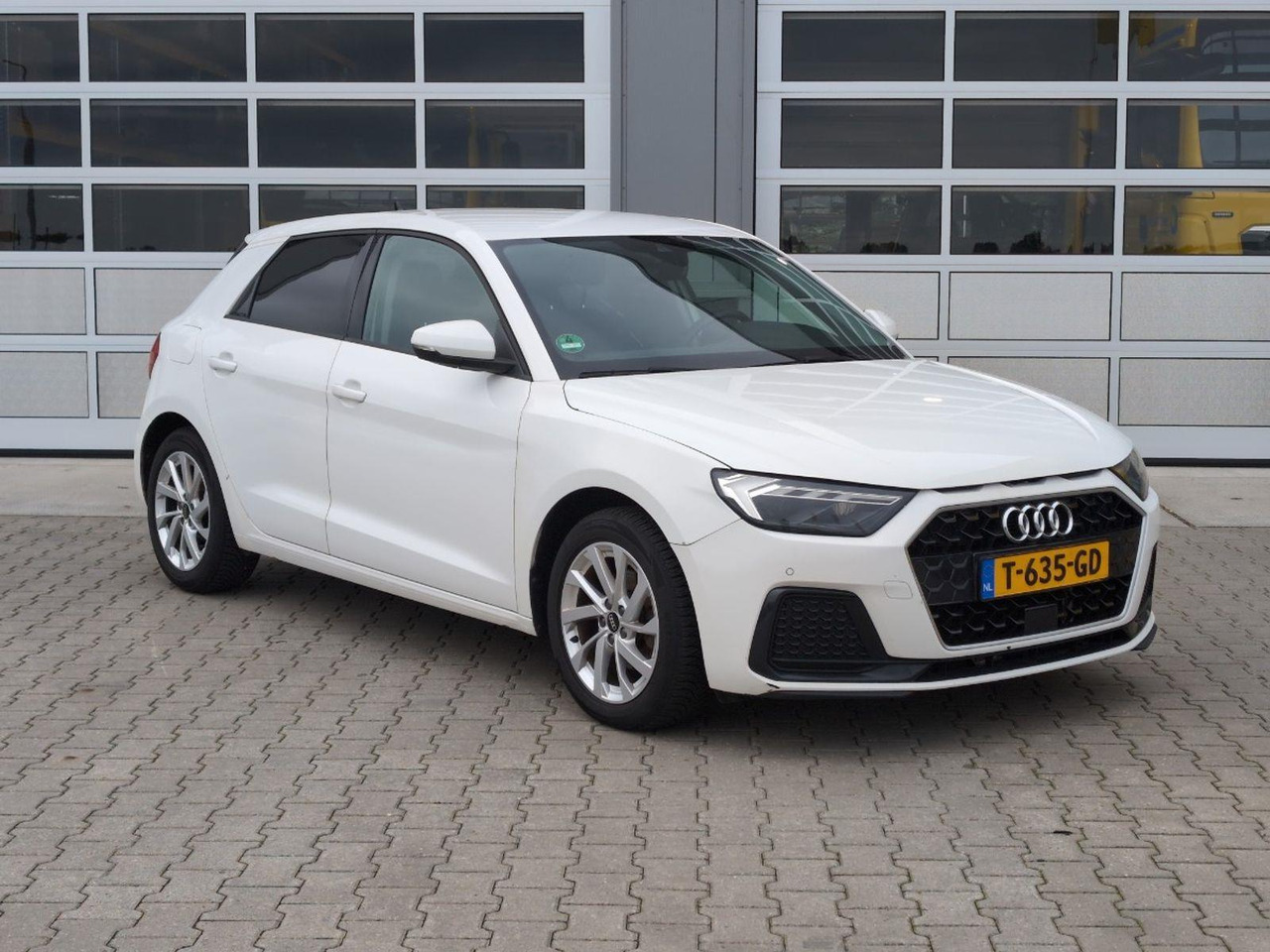 Audi A1 Sportback 30 TFSI S edition | 2021 | 82.211 km | Automaat | T635GD | NAP: Geen oordeel - Hatchback: 2 kép. Audi A1 Sportback 30 TFSI S edition | 2021 | 82.211 km | Automaat | T635GD | NAP: Geen oordeel - Hatchback: 2 kép.