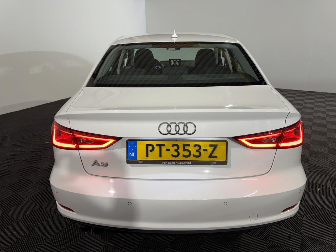 Audi | A3 Limousine | 1.4 TFSI Attraction Pro Line Plus Automaat | 2016 | 256.538 km | PT353Z | Geen oordeel - Szedán: 5 kép. Audi | A3 Limousine | 1.4 TFSI Attraction Pro Line Plus Automaat | 2016 | 256.538 km | PT353Z | Geen oordeel - Szedán: 5 kép.