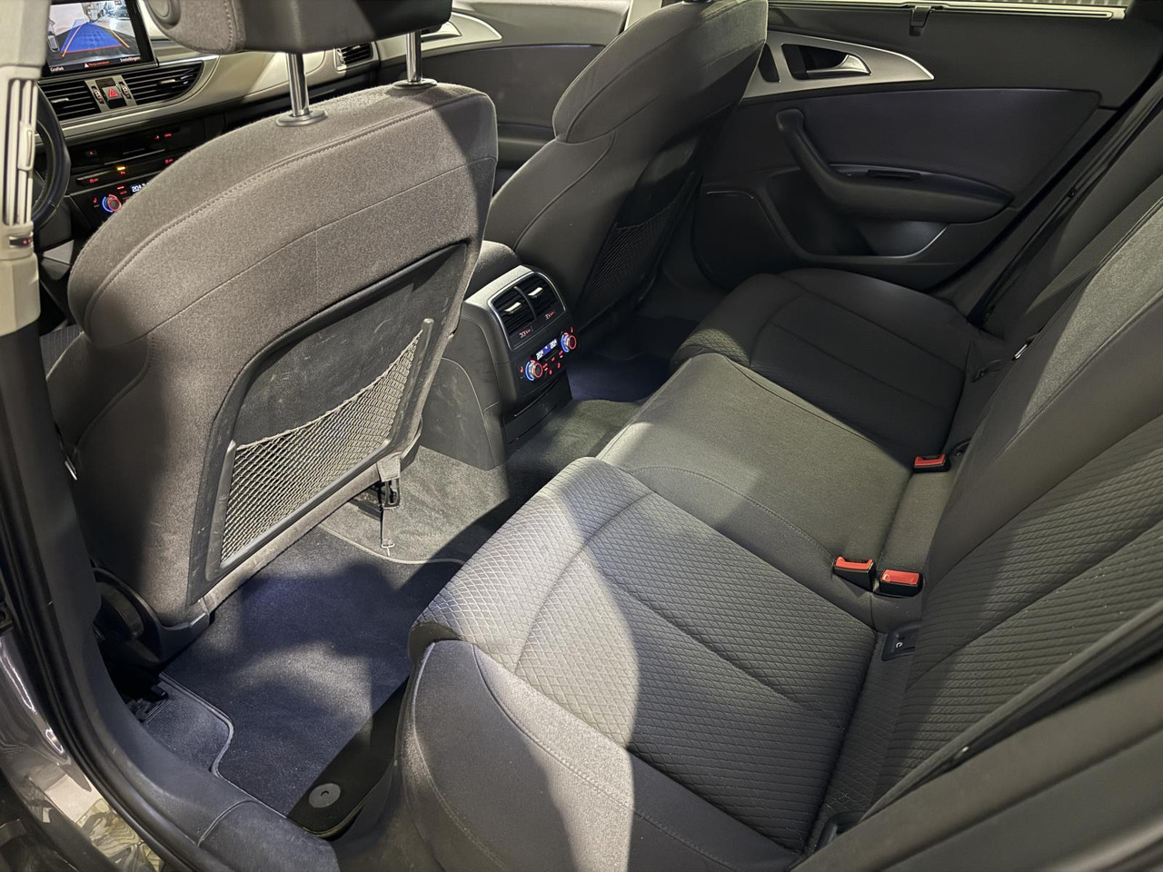 Audi | A6 Avant | 1.8 TFSI ultra Premium Edition | 2016 | 240.412 km | Automaat | L563VD | Geen oordeel - Autó: 2 kép. Audi | A6 Avant | 1.8 TFSI ultra Premium Edition | 2016 | 240.412 km | Automaat | L563VD | Geen oordeel - Autó: 2 kép.