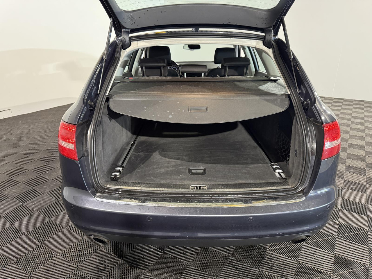 Audi | A6 Avant | 2.0 TFSI Business Edition | 2010 | 250.455 km | 91NGZ8 | Logisch - Autó: 3 kép. Audi | A6 Avant | 2.0 TFSI Business Edition | 2010 | 250.455 km | 91NGZ8 | Logisch - Autó: 3 kép.