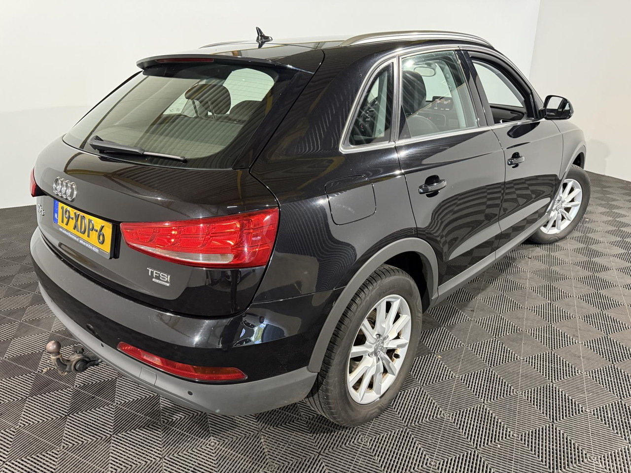 Audi | Q3 | 2.0 TFSI quattro Pro Line | 2012 | 204.122 km | 19XDP6 | Logisch - Terepjáró/ SUV: 2 kép. Audi | Q3 | 2.0 TFSI quattro Pro Line | 2012 | 204.122 km | 19XDP6 | Logisch - Terepjáró/ SUV: 2 kép.