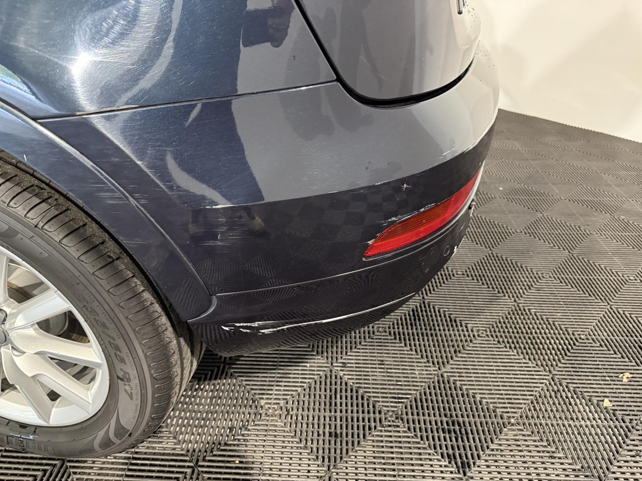 Audi | Q3 | 2.0 TFSI quattro Pro Line | 2012 | 206.736 km | 73TJL4 | Logisch - Terepjáró/ SUV: 2 kép. Audi | Q3 | 2.0 TFSI quattro Pro Line | 2012 | 206.736 km | 73TJL4 | Logisch - Terepjáró/ SUV: 2 kép.