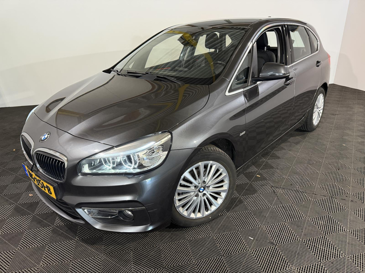 BMW | 2-serie Active Tourer | 218d Corporate Lease Luxury | 2015 | 223.959 km | HG351B | Logisch - Autó: 1 kép. BMW | 2-serie Active Tourer | 218d Corporate Lease Luxury | 2015 | 223.959 km | HG351B | Logisch - Autó: 1 kép.