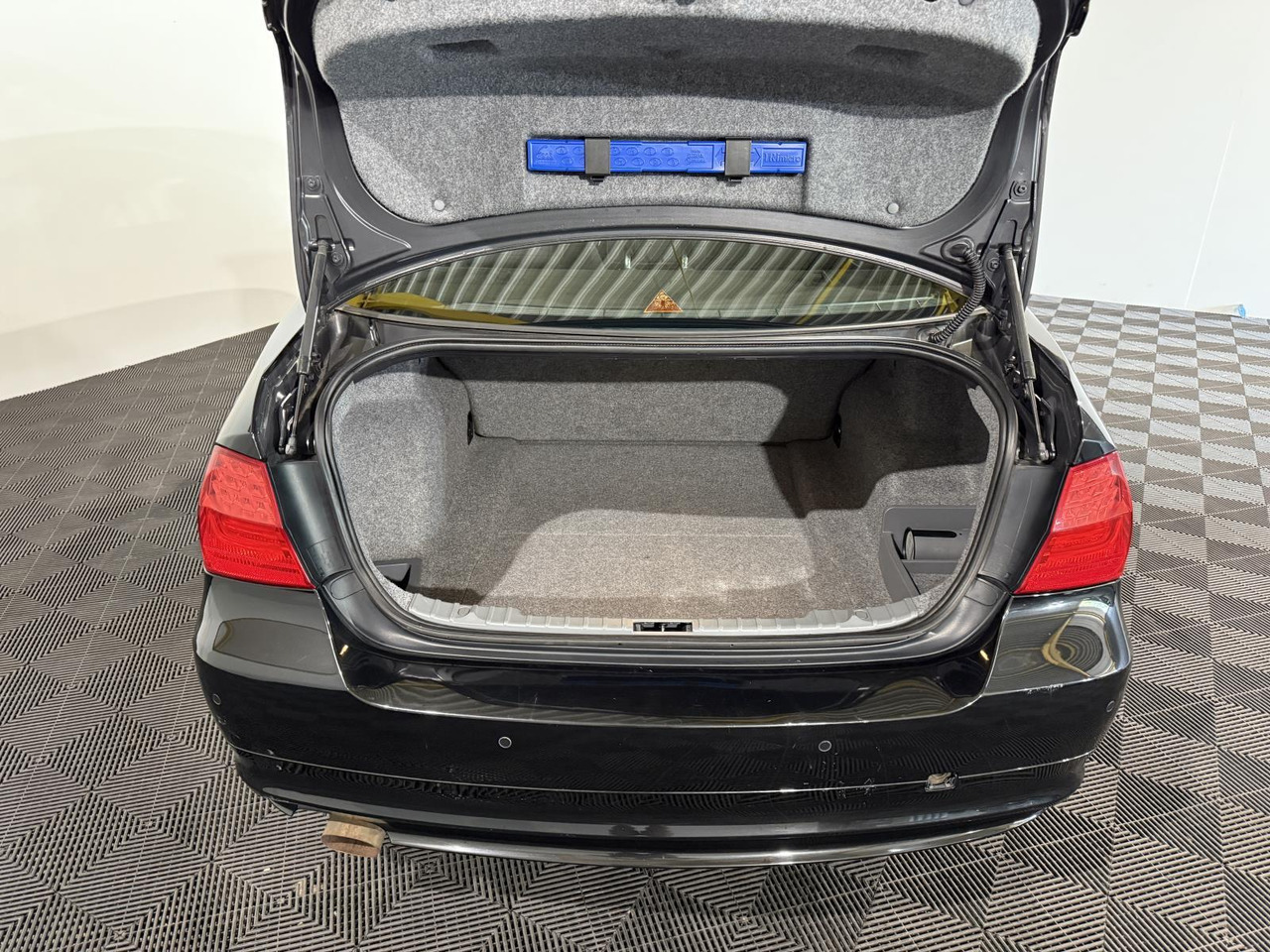 Autó BMW 3-serie 316i Business Line 61-JZP-8: 13 kép.
