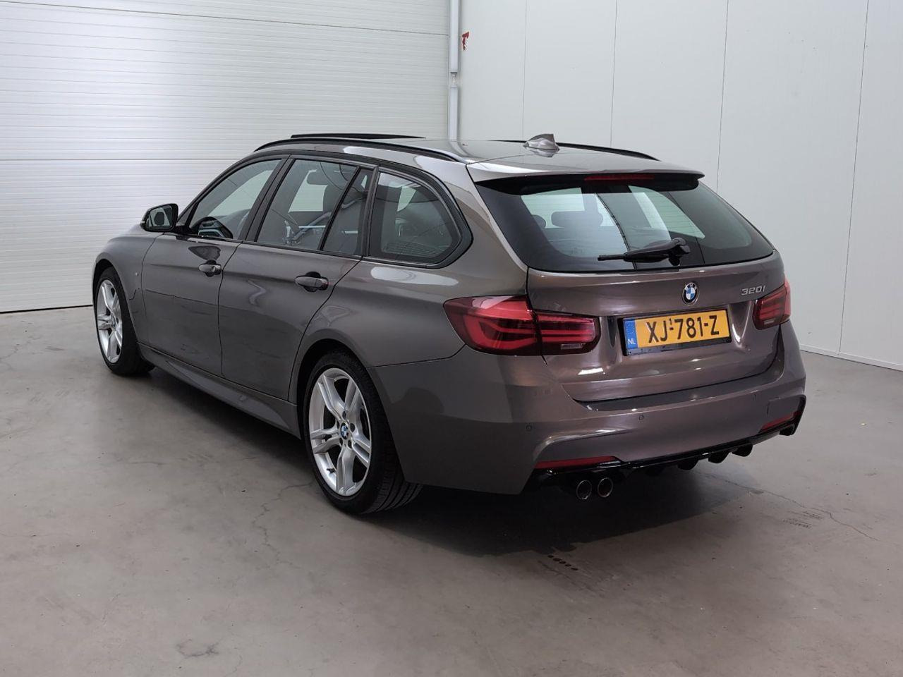 BMW 3 - serie Touring 320i M Sport Edition | 2019 | 226.465 km | XJ781Z | NAP: Logisch - Autó: 3 kép. BMW 3 - serie Touring 320i M Sport Edition | 2019 | 226.465 km | XJ781Z | NAP: Logisch - Autó: 3 kép.