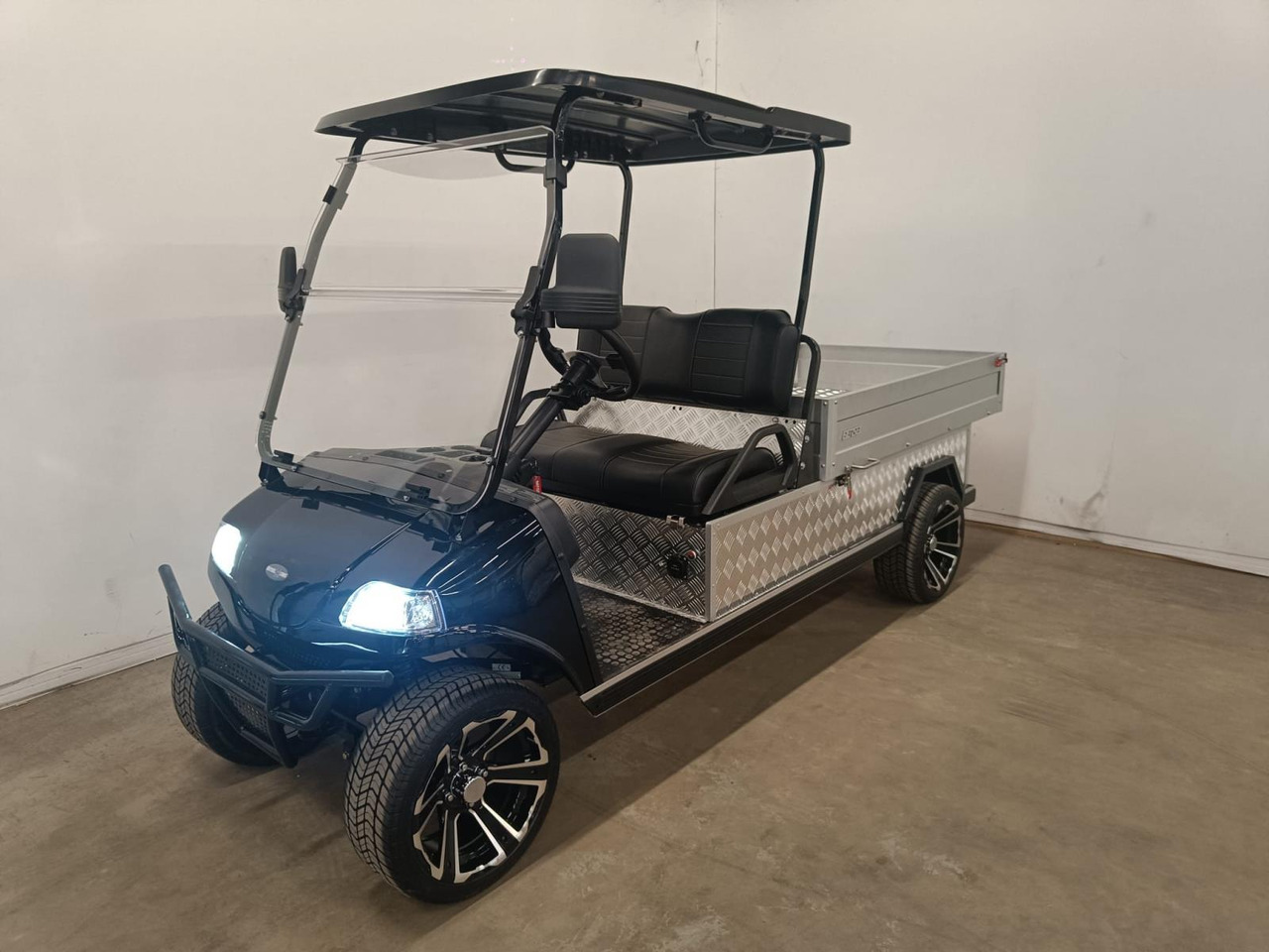Bensel BSN 1000 2 Persoons Golfkar met Laadbak Zwart Nieuw - Golfkocsi: 1 kép. Bensel BSN 1000 2 Persoons Golfkar met Laadbak Zwart Nieuw - Golfkocsi: 1 kép.
