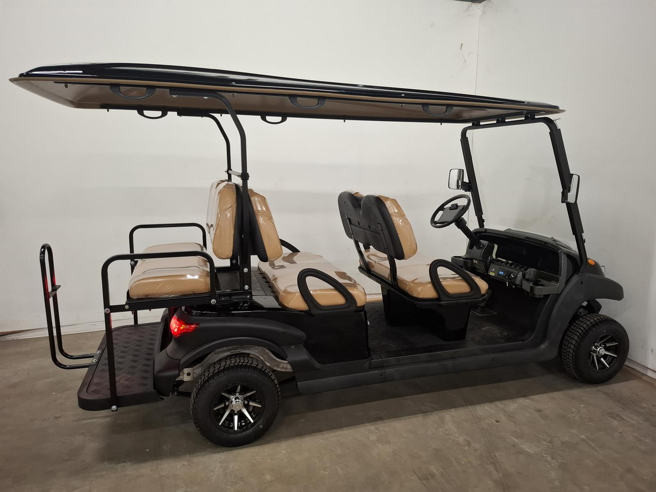 Bensel BSN4FF 6 Persoons Golfkar Zwart Nieuw - Golfkocsi: 3 kép. Bensel BSN4FF 6 Persoons Golfkar Zwart Nieuw - Golfkocsi: 3 kép.