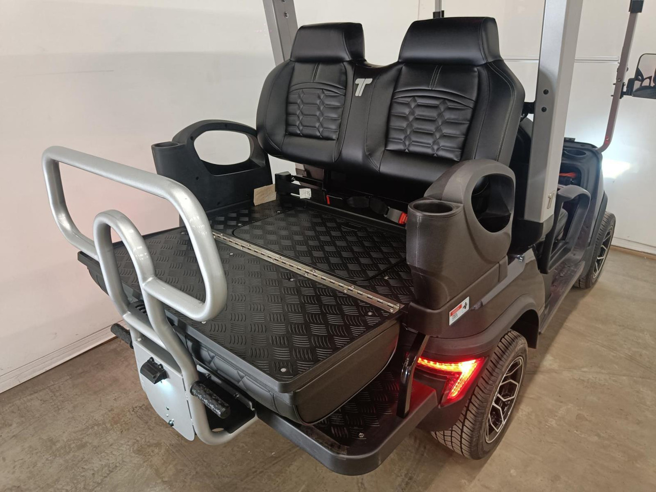 Bensel TARA 2+2 Golfkar Artic Grey - Golfkocsi: 3 kép. Bensel TARA 2+2 Golfkar Artic Grey - Golfkocsi: 3 kép.
