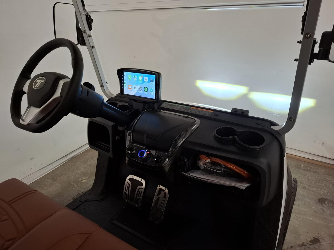 Bensel TARA Elektrische 2-zits Golfkar Nieuw - Golfkocsi: 5 kép. Bensel TARA Elektrische 2-zits Golfkar Nieuw - Golfkocsi: 5 kép.