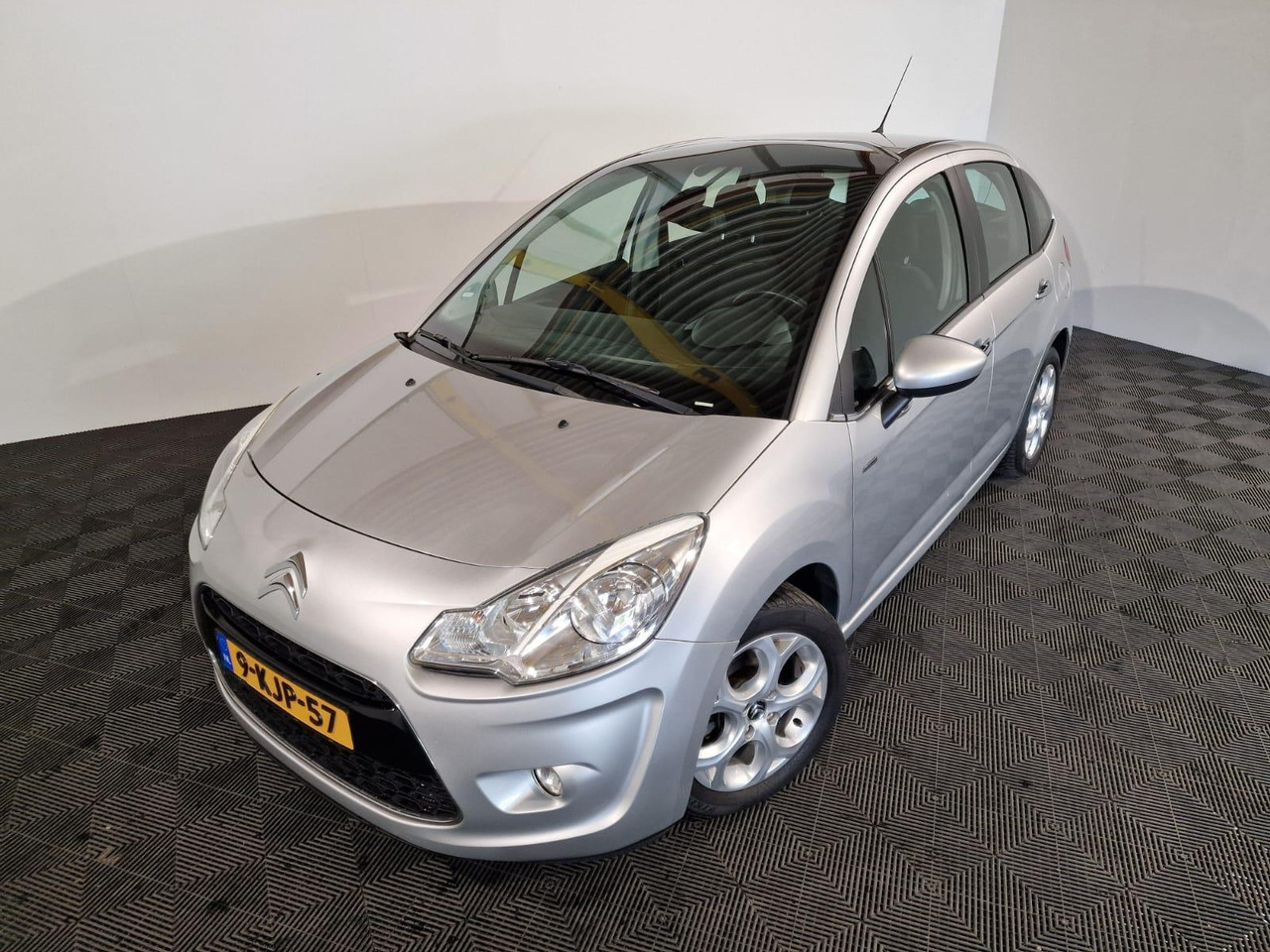 Autó Citroen C3 1.6 Vti 9-KJP-57 193.593 km: 1 kép.