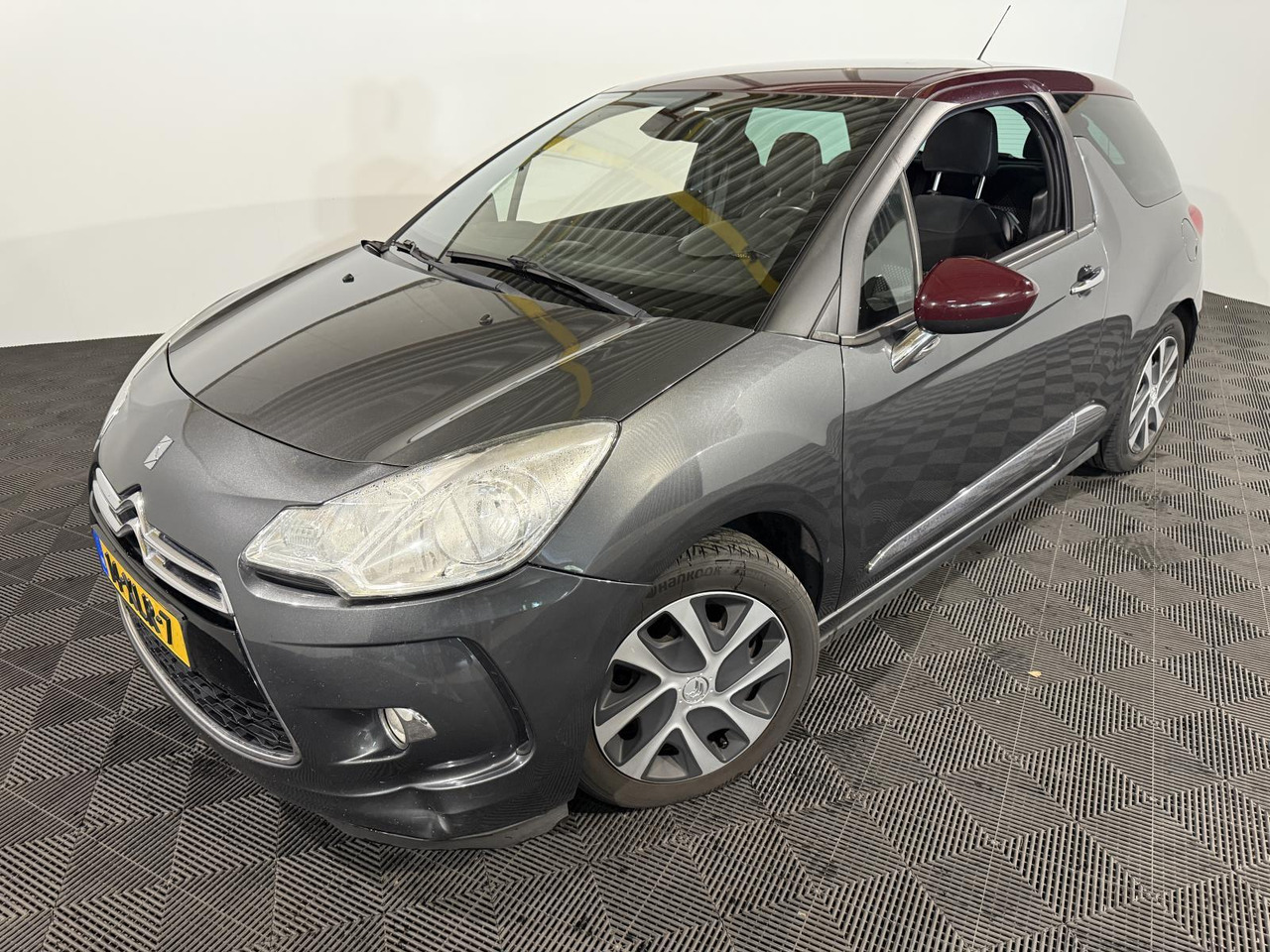 Citroen DS3 1.6 e-HDi So Chic | 2012 | 277.448 km | 14-XLR-7 - Hatchback: 1 kép. Citroen DS3 1.6 e-HDi So Chic | 2012 | 277.448 km | 14-XLR-7 - Hatchback: 1 kép.
