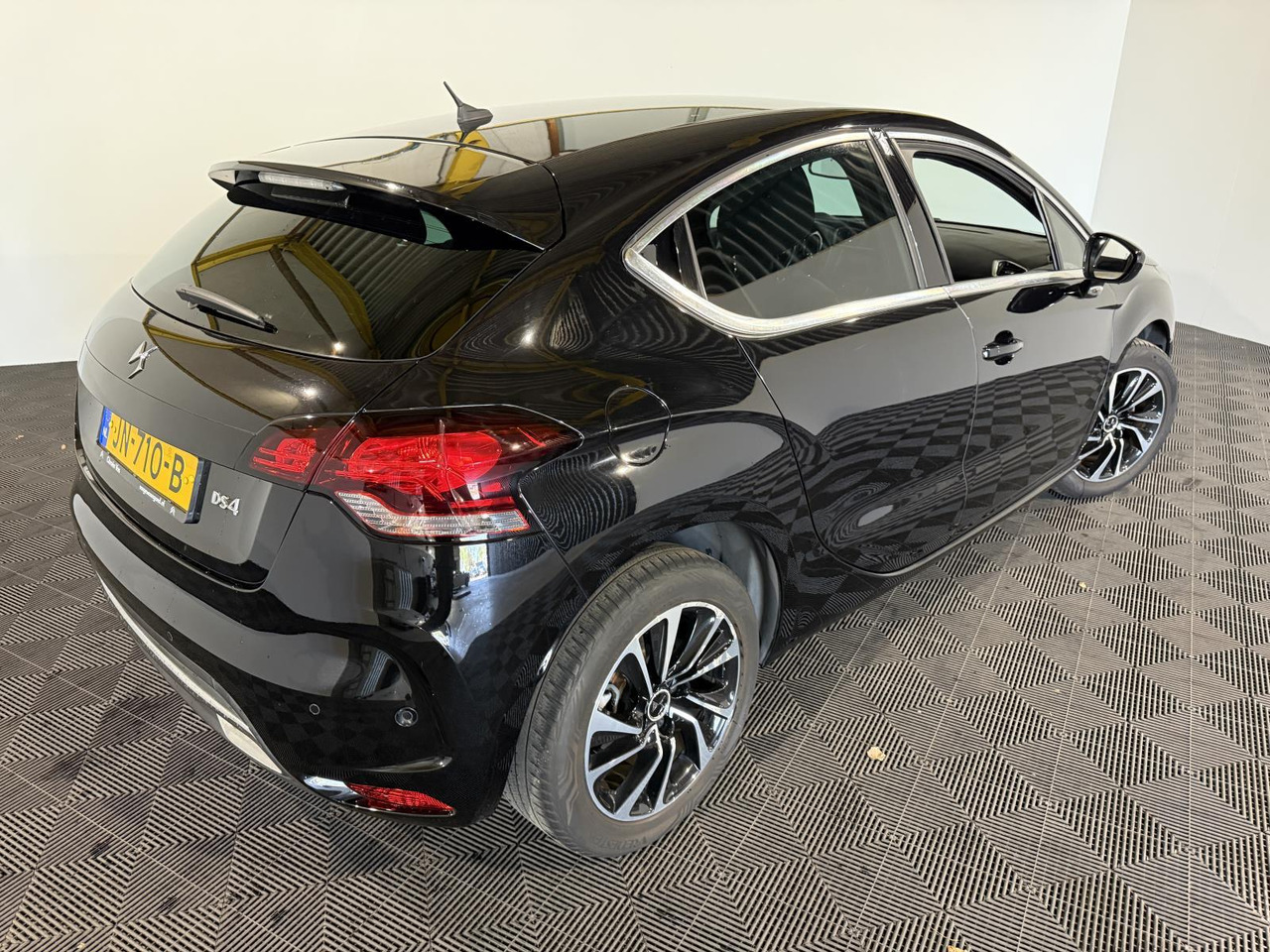 DS 4 1.2 PureTech Business | 2016 | 154.325 km | JN-710-B - Hatchback: 3 kép. DS 4 1.2 PureTech Business | 2016 | 154.325 km | JN-710-B - Hatchback: 3 kép.