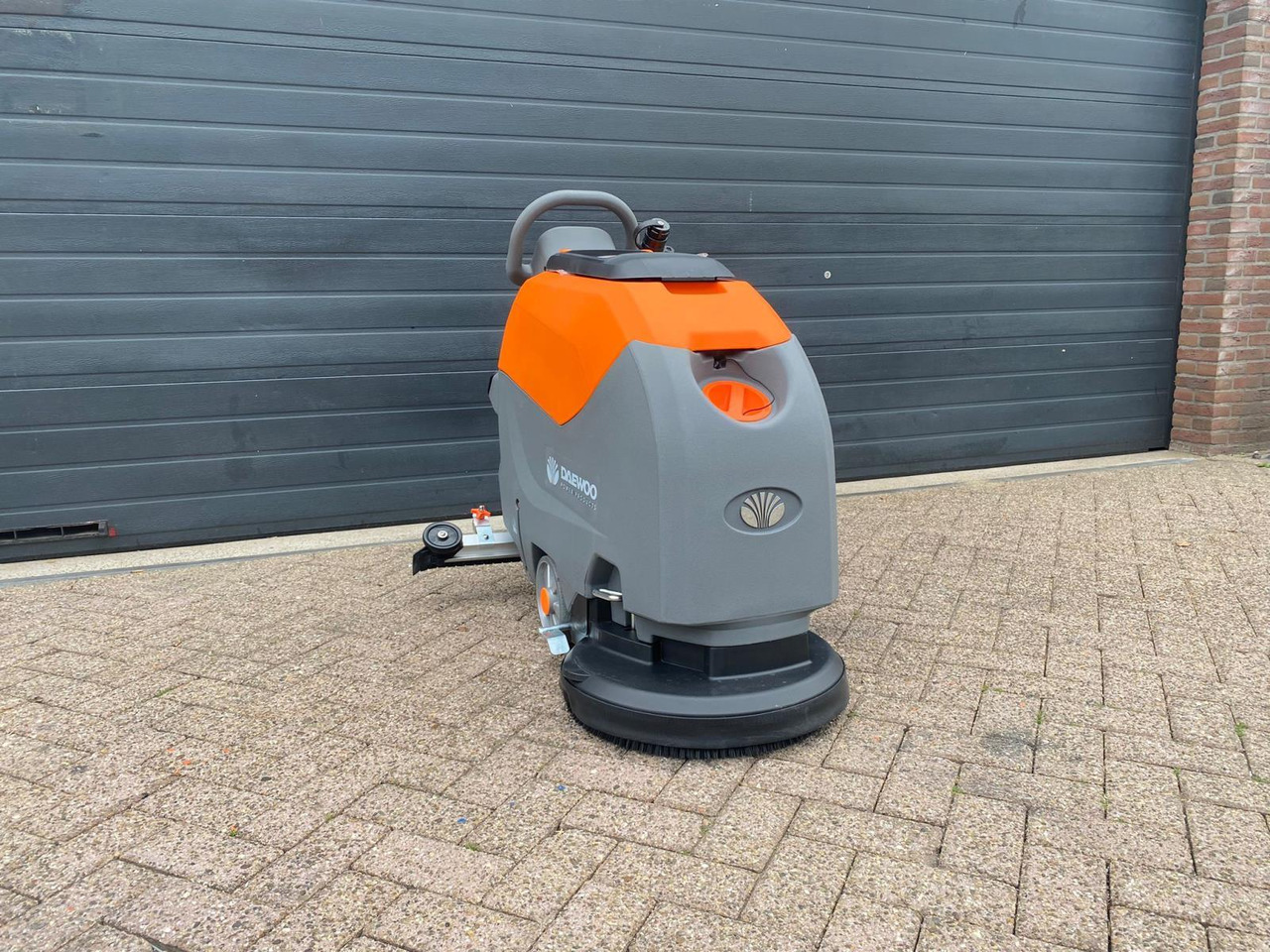 Daewoo DAFL50A Schrobzuigmachine - Takarítógép: 1 kép. Daewoo DAFL50A Schrobzuigmachine - Takarítógép: 1 kép.