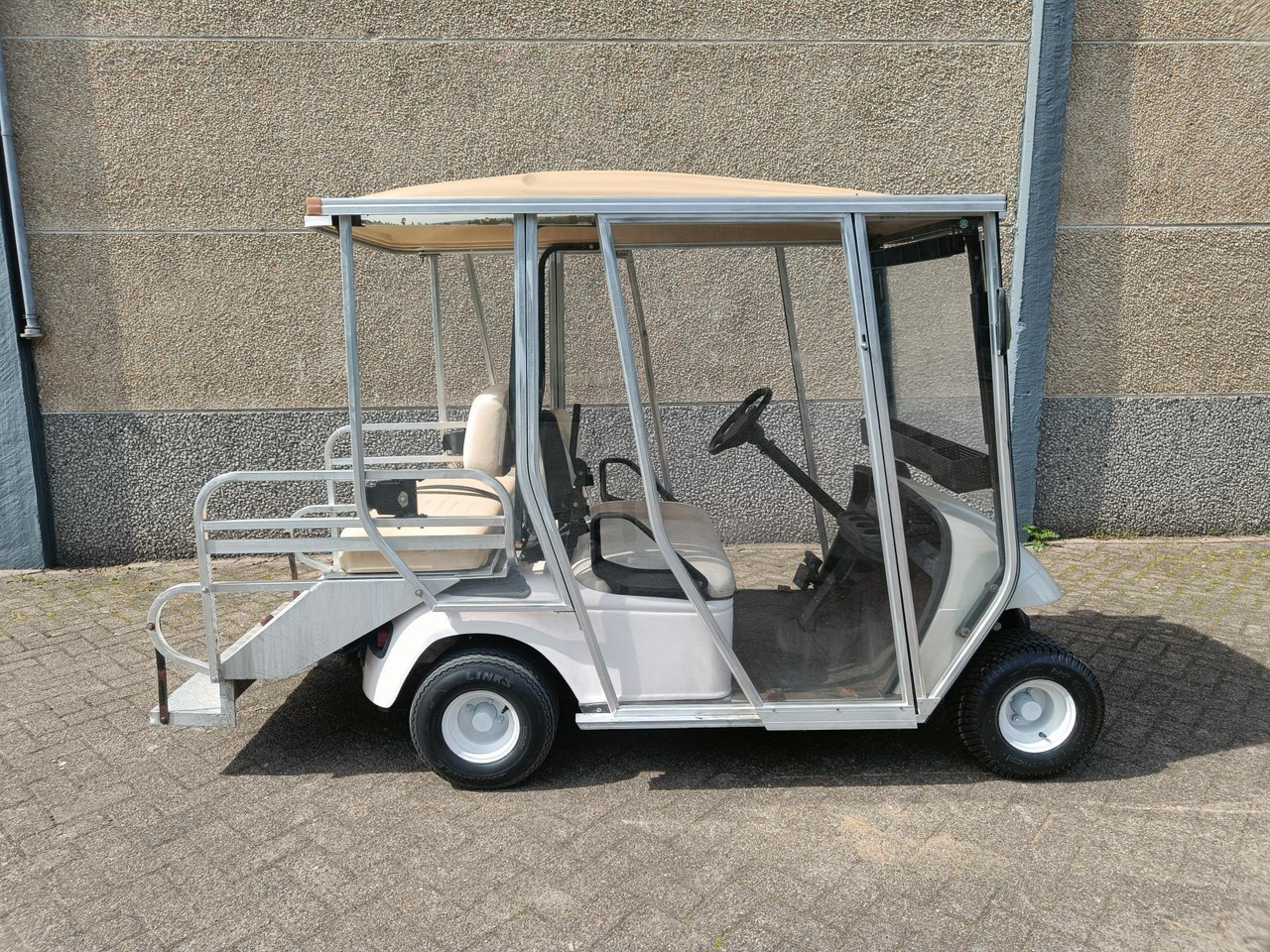 E-Way EW-AM2A 4-Persoons Elektrische Golfkar - Golfkocsi: 5 kép. E-Way EW-AM2A 4-Persoons Elektrische Golfkar - Golfkocsi: 5 kép.