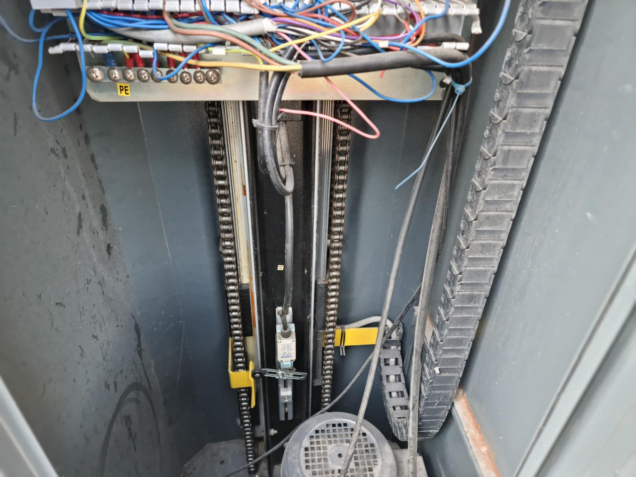 EVC MH R9-2000AE Wikkelmachine - Garázs felszerelés: 5 kép. EVC MH R9-2000AE Wikkelmachine - Garázs felszerelés: 5 kép.