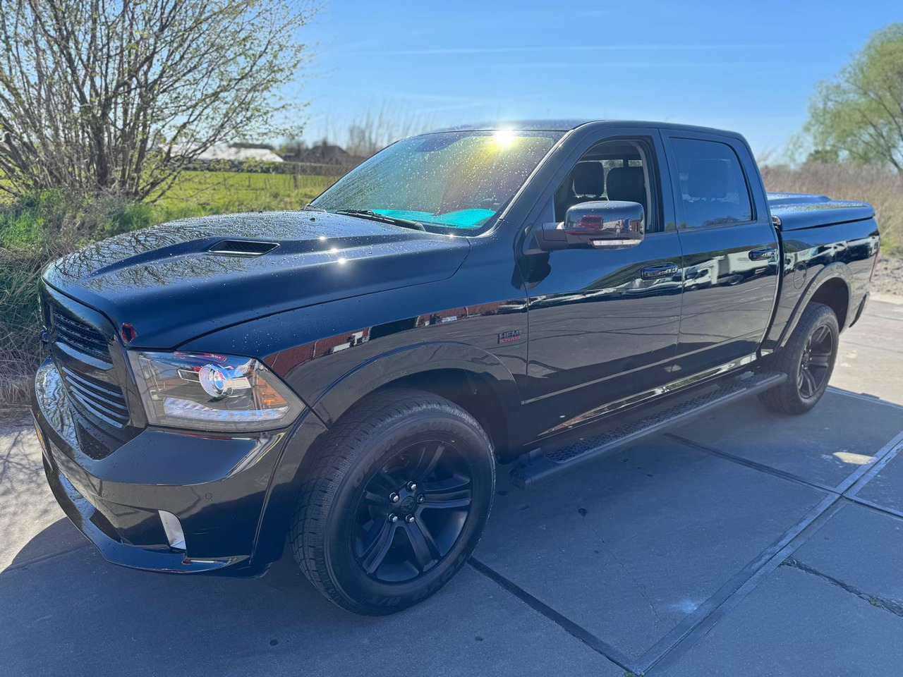Dodge Ram 1500 Sport Crew Cab 5,7 liter Hemi V8 LPG VP-825-K 251.927 km - Egyéb gépek: 1 kép. Dodge Ram 1500 Sport Crew Cab 5,7 liter Hemi V8 LPG VP-825-K 251.927 km - Egyéb gépek: 1 kép.
