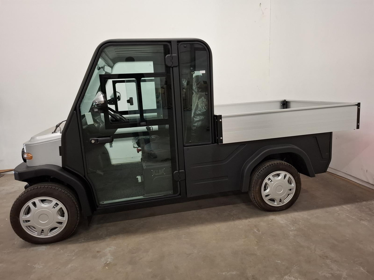 Elvtong Selvo S2. DCH + Kipper Open Cargo Box 1009461 - Elektromos kishaszonjármű: 3 kép. Elvtong Selvo S2. DCH + Kipper Open Cargo Box 1009461 - Elektromos kishaszonjármű: 3 kép.
