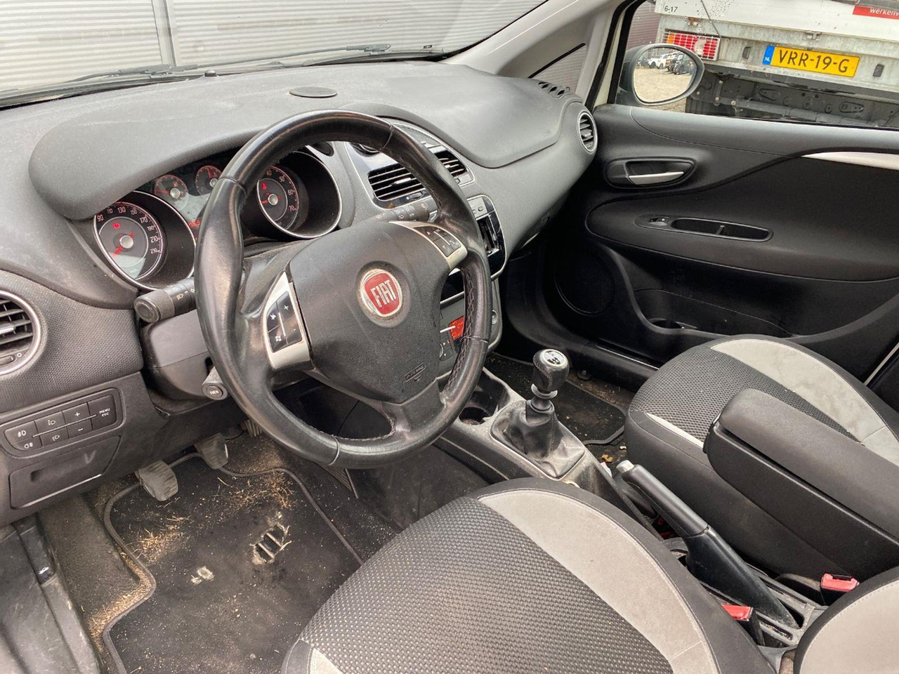 Fiat Punto Evo 0.9 TwinAir Easy | 2012 | 219.036 km | 35XVP9 | NAP: Logisch - Hatchback: 5 kép. Fiat Punto Evo 0.9 TwinAir Easy | 2012 | 219.036 km | 35XVP9 | NAP: Logisch - Hatchback: 5 kép.