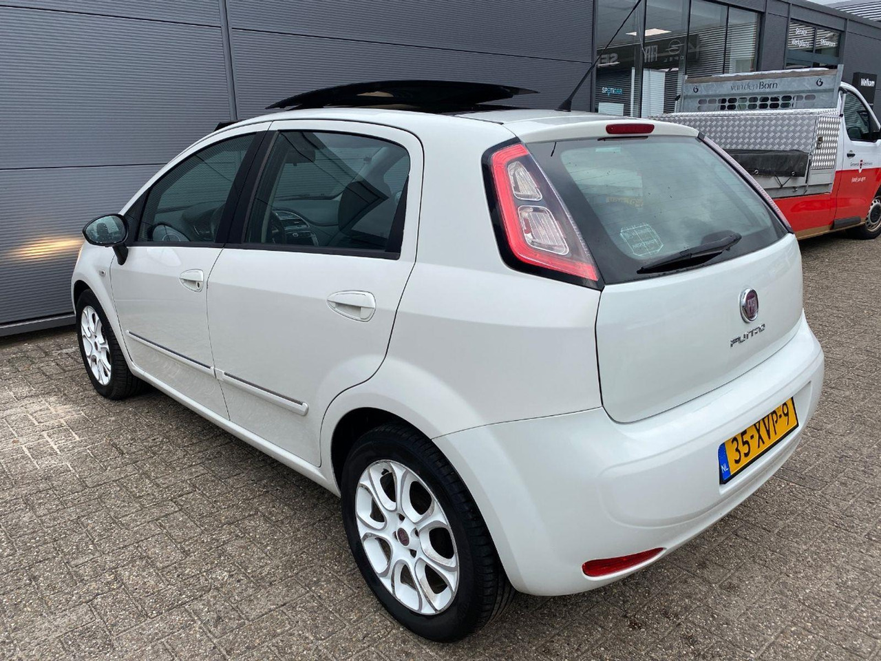 Fiat Punto Evo 0.9 TwinAir Easy | 2012 | 219.036 km | 35XVP9 | NAP: Logisch - Hatchback: 3 kép. Fiat Punto Evo 0.9 TwinAir Easy | 2012 | 219.036 km | 35XVP9 | NAP: Logisch - Hatchback: 3 kép.