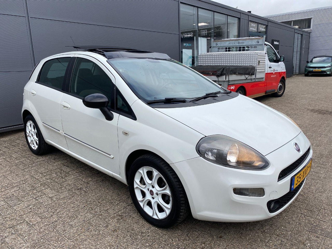 Fiat Punto Evo 0.9 TwinAir Easy | 2012 | 219.036 km | 35XVP9 | NAP: Logisch - Hatchback: 2 kép. Fiat Punto Evo 0.9 TwinAir Easy | 2012 | 219.036 km | 35XVP9 | NAP: Logisch - Hatchback: 2 kép.