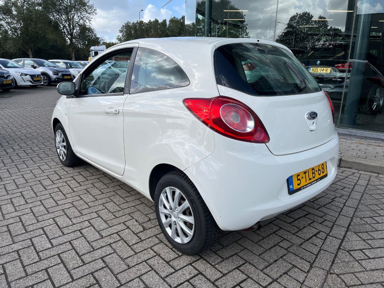 Ford Ka 1.2 Limited | 2011 | 142.277 km | 5TLB68 | NAP: Geen oordeel - Hatchback: 3 kép. Ford Ka 1.2 Limited | 2011 | 142.277 km | 5TLB68 | NAP: Geen oordeel - Hatchback: 3 kép.