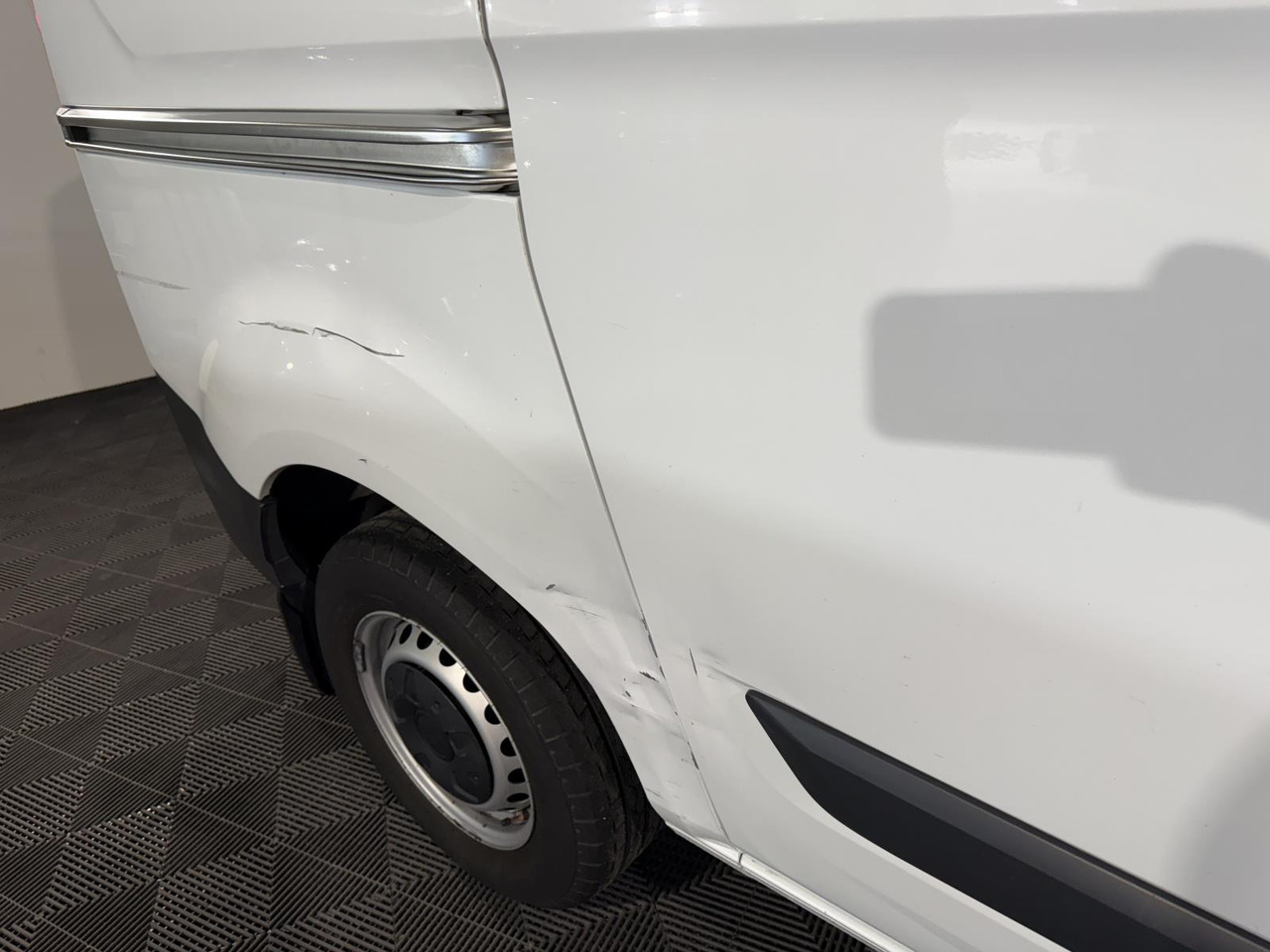 Ford Transit Custom 270 2.0 TDCI L1H1 2017 258.356 km V-026-FL - Furgon: 2 kép. Ford Transit Custom 270 2.0 TDCI L1H1 2017 258.356 km V-026-FL - Furgon: 2 kép.