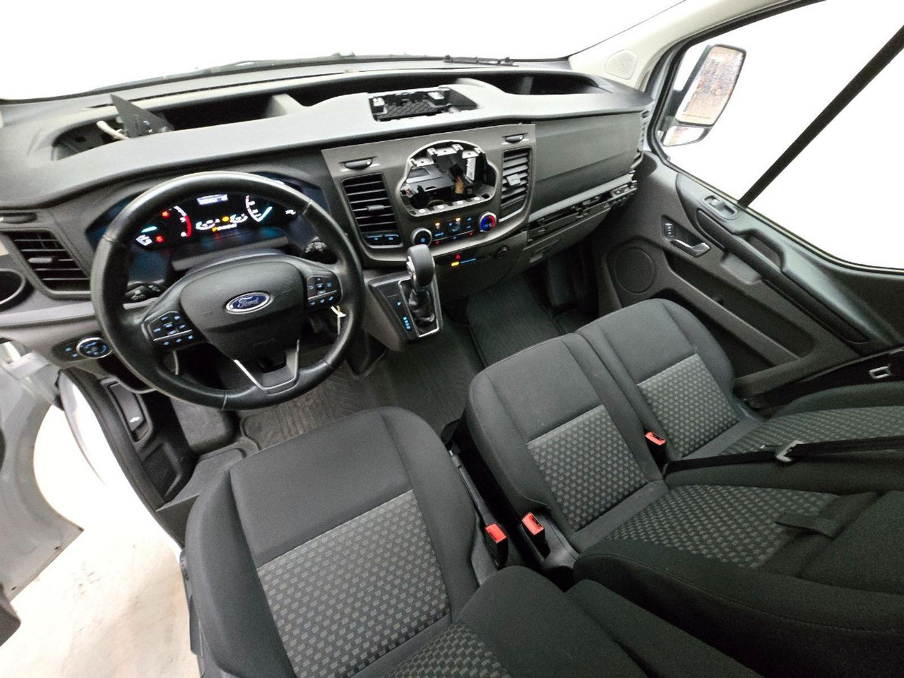 Ford Transit Custom 300 2.0 TDCI L1H1 Trend | 2018 | 154.249 km | Automaat | VDF69T | NAP: Geen oordeel - Furgon: 5 kép. Ford Transit Custom 300 2.0 TDCI L1H1 Trend | 2018 | 154.249 km | Automaat | VDF69T | NAP: Geen oordeel - Furgon: 5 kép.