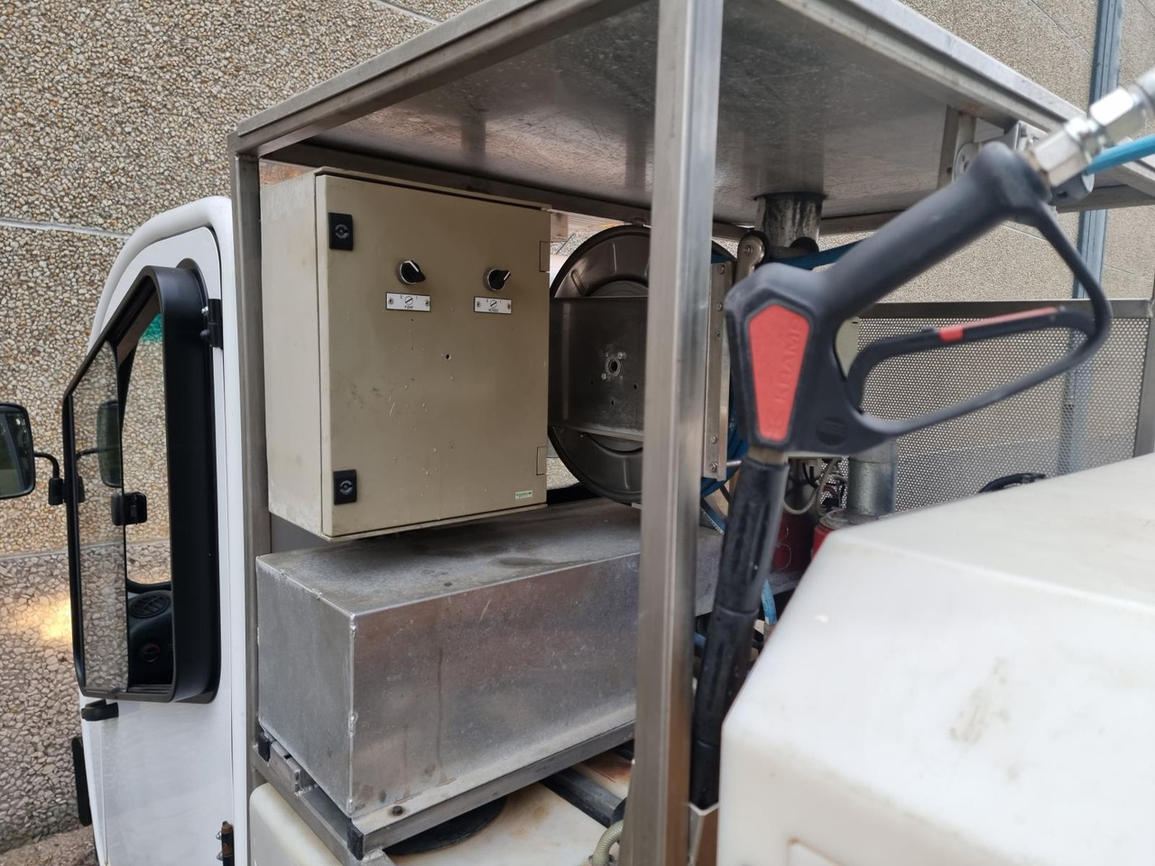 Goupil G3 Kipper met Hogedrukreiniger T-07-BSZ - Golfkocsi: 2 kép. Goupil G3 Kipper met Hogedrukreiniger T-07-BSZ - Golfkocsi: 2 kép.