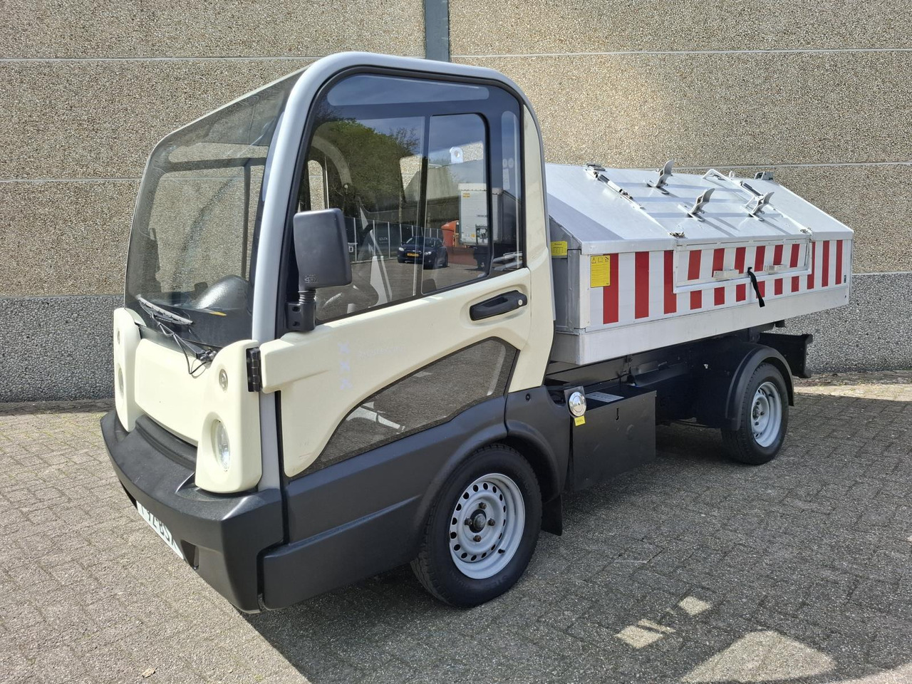 Goupil G5 Elektrische Stratenreinigingsmachine T-92-BSX - Elektromos kishaszonjármű: 1 kép. Goupil G5 Elektrische Stratenreinigingsmachine T-92-BSX - Elektromos kishaszonjármű: 1 kép.