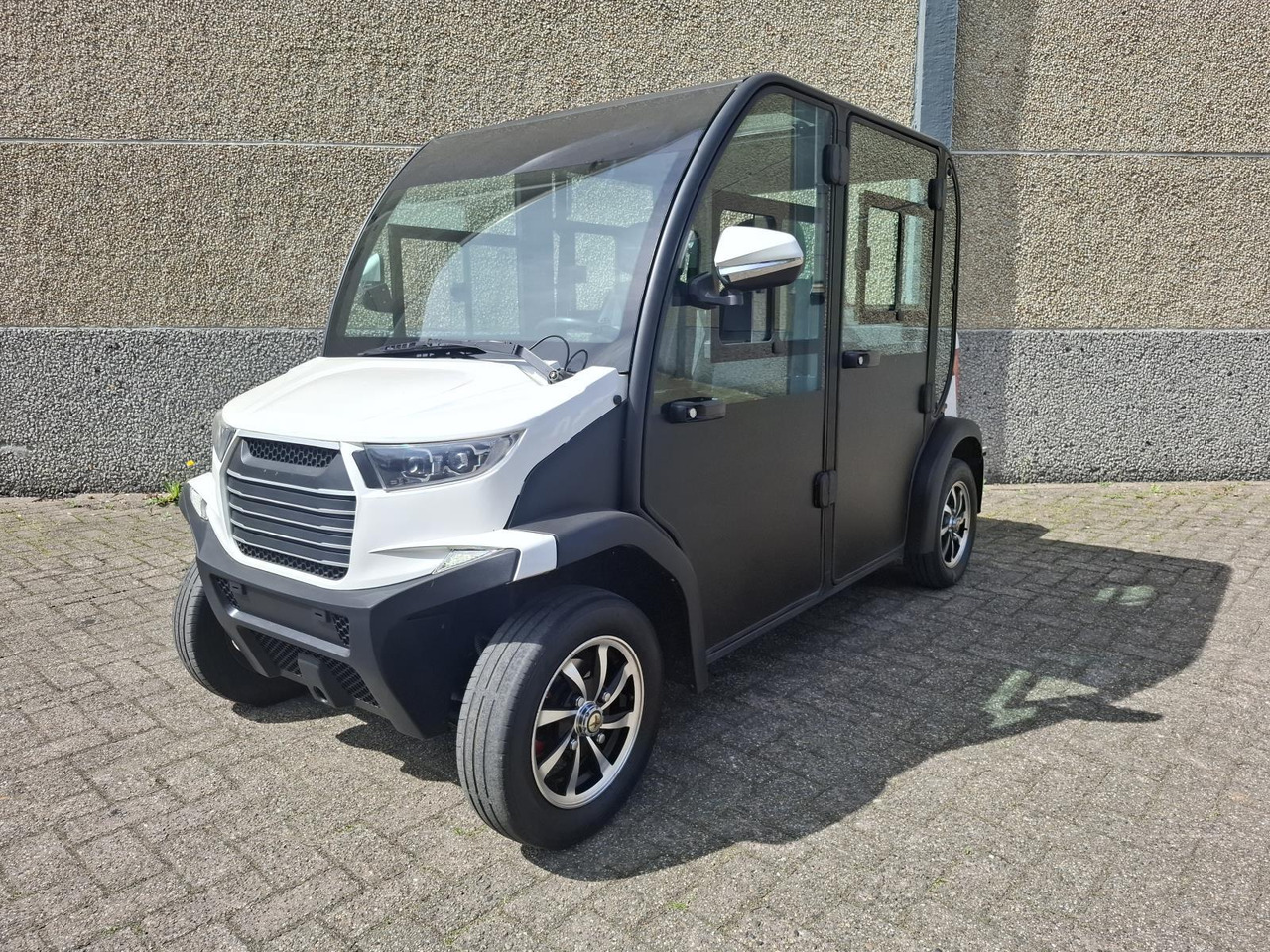 Italcar L4S E-Shuttle 4-zits Elektrische Golfkar H-368-PB - Golfkocsi: 1 kép. Italcar L4S E-Shuttle 4-zits Elektrische Golfkar H-368-PB - Golfkocsi: 1 kép.