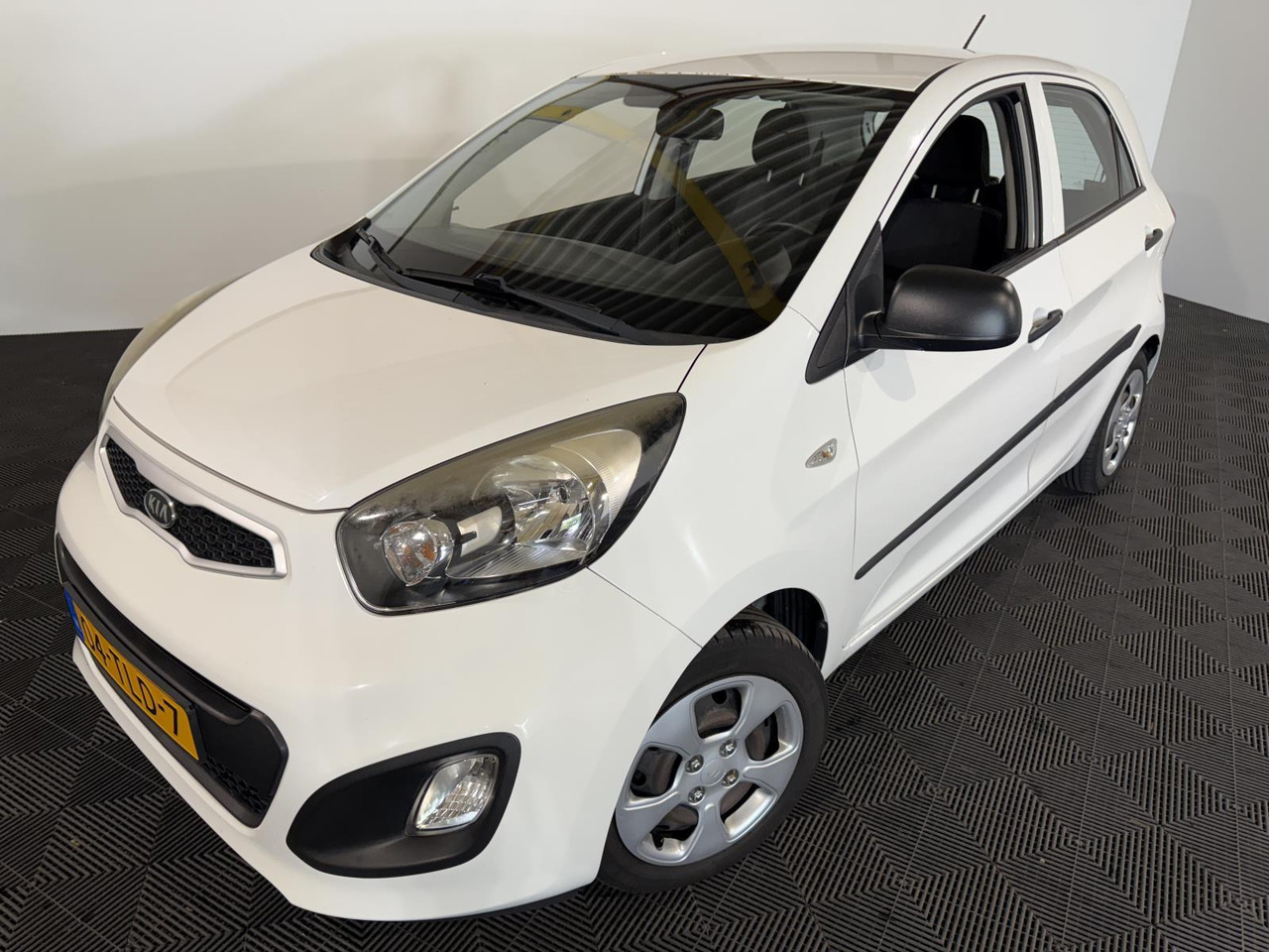Kia Picanto 1.0 CVVT | 2012 | 70.028 km | 04-TLD- 7 - Hatchback: 1 kép. Kia Picanto 1.0 CVVT | 2012 | 70.028 km | 04-TLD- 7 - Hatchback: 1 kép.