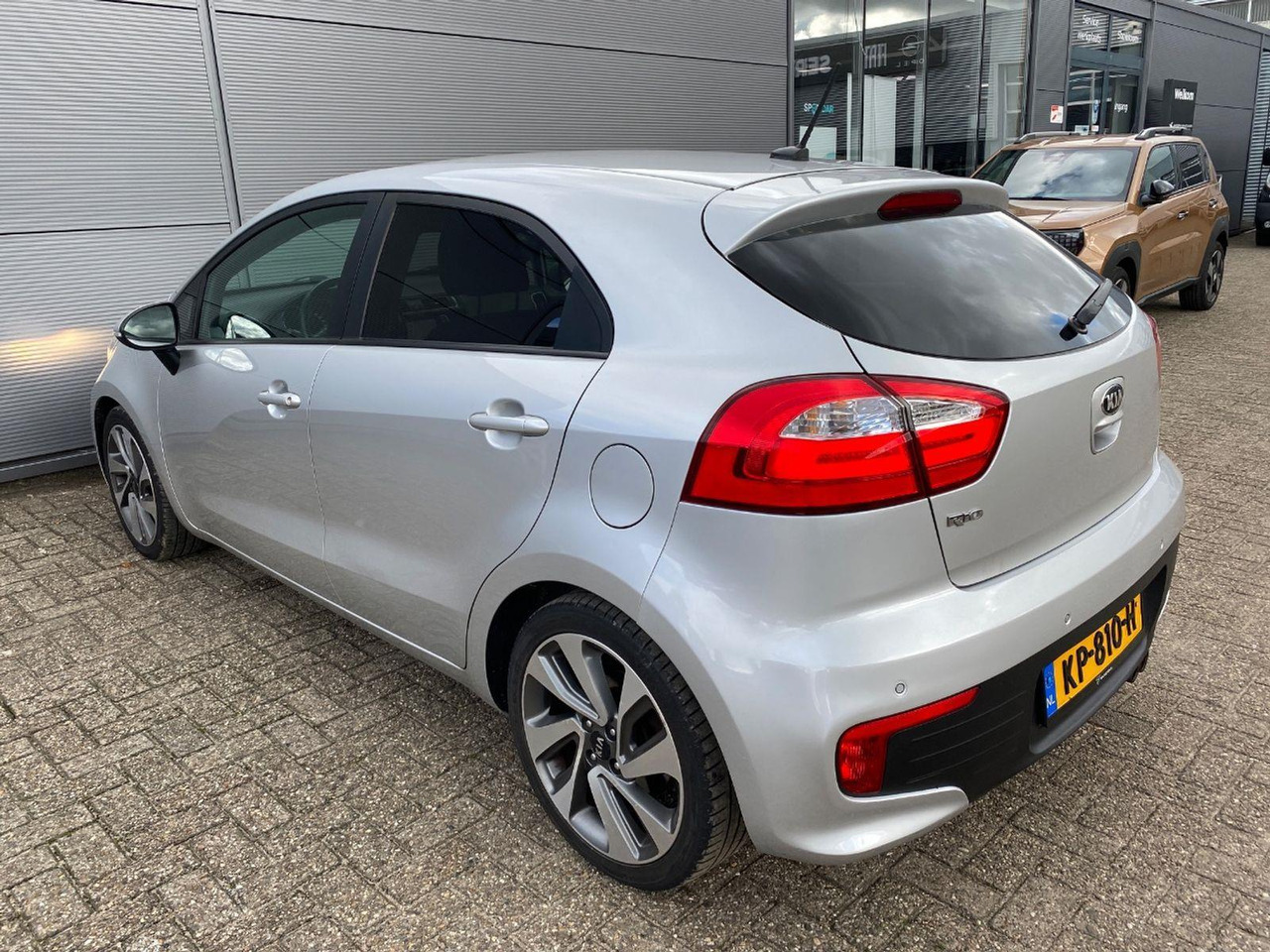 Kia Rio 1.2 CVVT ExecutiveLine | 2016 | 136.369 km | KP810H | NAP: Logisch - Hatchback: 3 kép. Kia Rio 1.2 CVVT ExecutiveLine | 2016 | 136.369 km | KP810H | NAP: Logisch - Hatchback: 3 kép.
