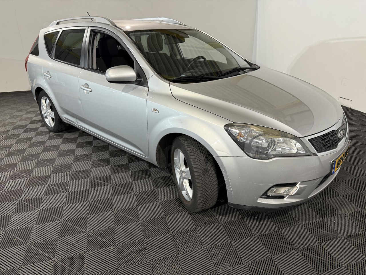 Kia cee'd 1.4 CVVT X-ecutive |2010 | 202.277 km | 07-LXR-5 - Hatchback: 3 kép. Kia cee'd 1.4 CVVT X-ecutive |2010 | 202.277 km | 07-LXR-5 - Hatchback: 3 kép.