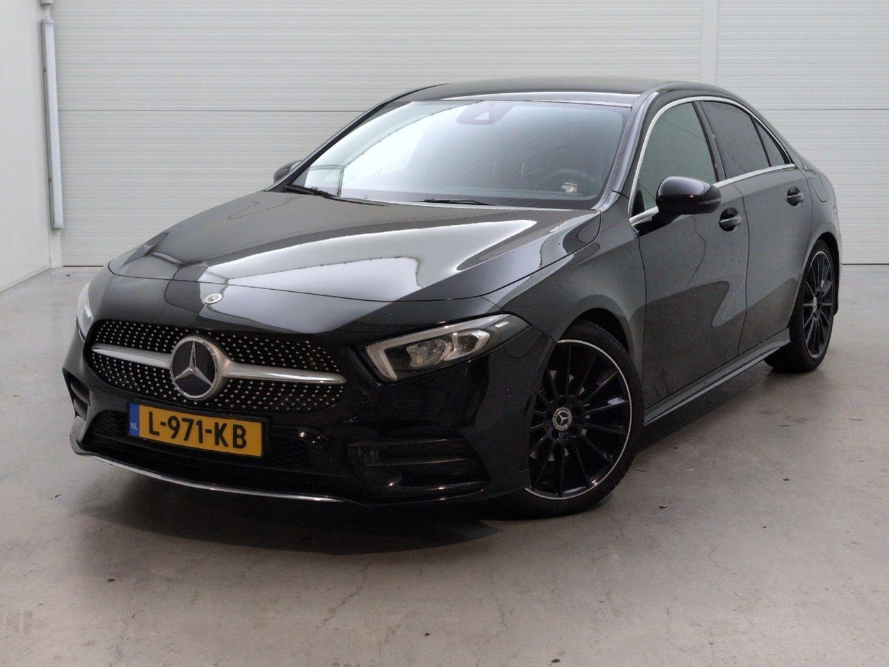 Mercedes-Benz A-klasse 180 Business Solution AMG | 2019 | 114.868 km | Automaat | L971KB | NAP: Geen oordeel - Szedán: 1 kép. Mercedes-Benz A-klasse 180 Business Solution AMG | 2019 | 114.868 km | Automaat | L971KB | NAP: Geen oordeel - Szedán: 1 kép.