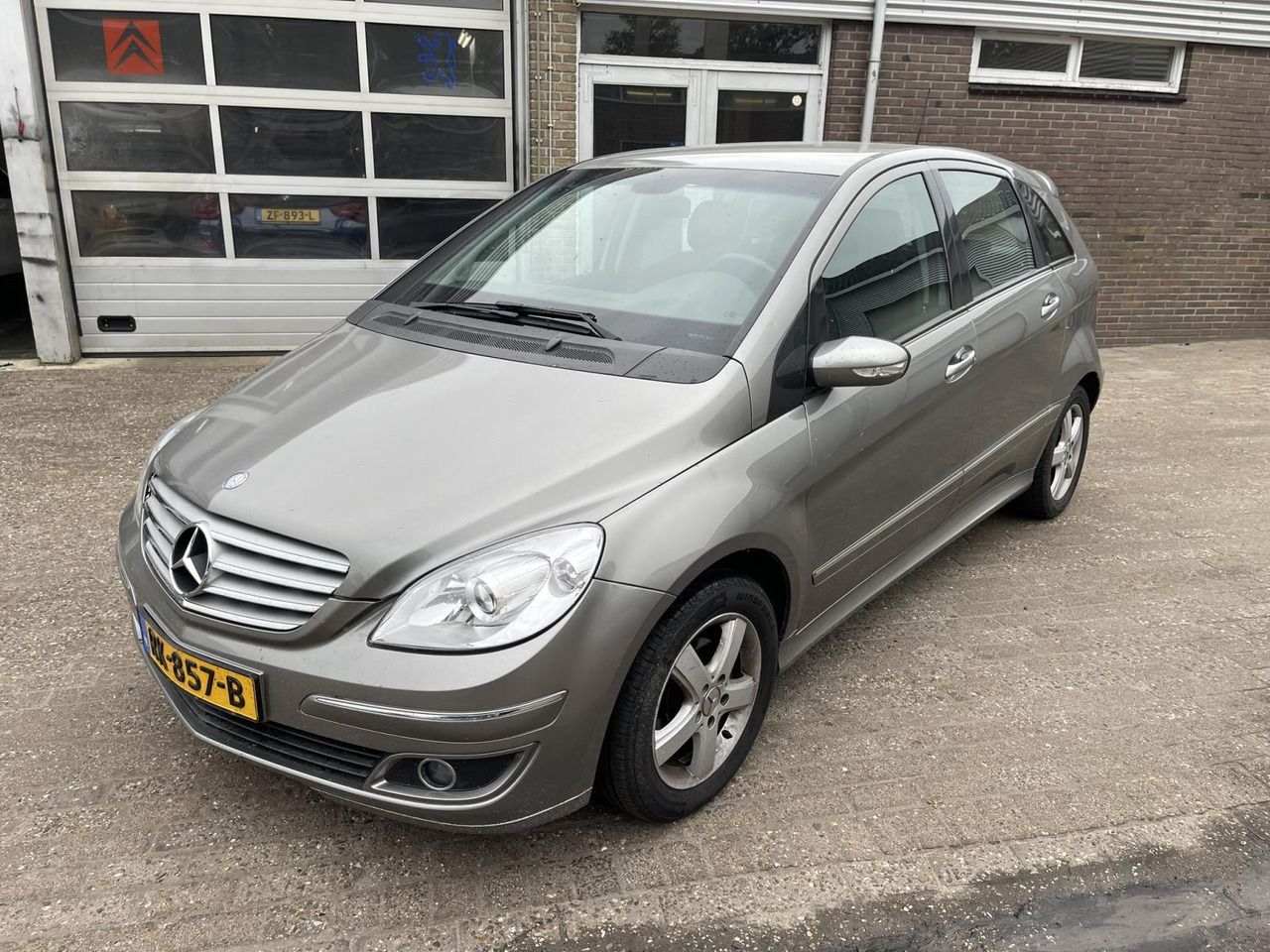 Mercedes-Benz B-Klasse 170 Business Class | 2005 | 217.372 km | RK-857-B - Autó: 1 kép. Mercedes-Benz B-Klasse 170 Business Class | 2005 | 217.372 km | RK-857-B - Autó: 1 kép.