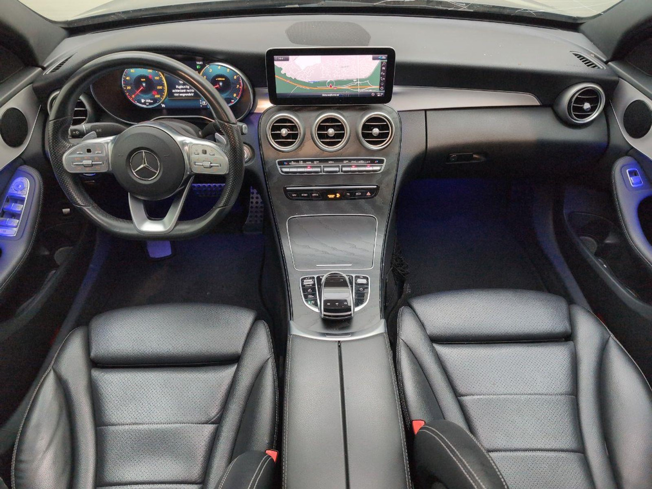 Mercedes-Benz C-klasse 180 Premium Pack | 2019 | 105.115 km | Automaat | XL634Z | NAP: Logisch - Szedán: 5 kép. Mercedes-Benz C-klasse 180 Premium Pack | 2019 | 105.115 km | Automaat | XL634Z | NAP: Logisch - Szedán: 5 kép.
