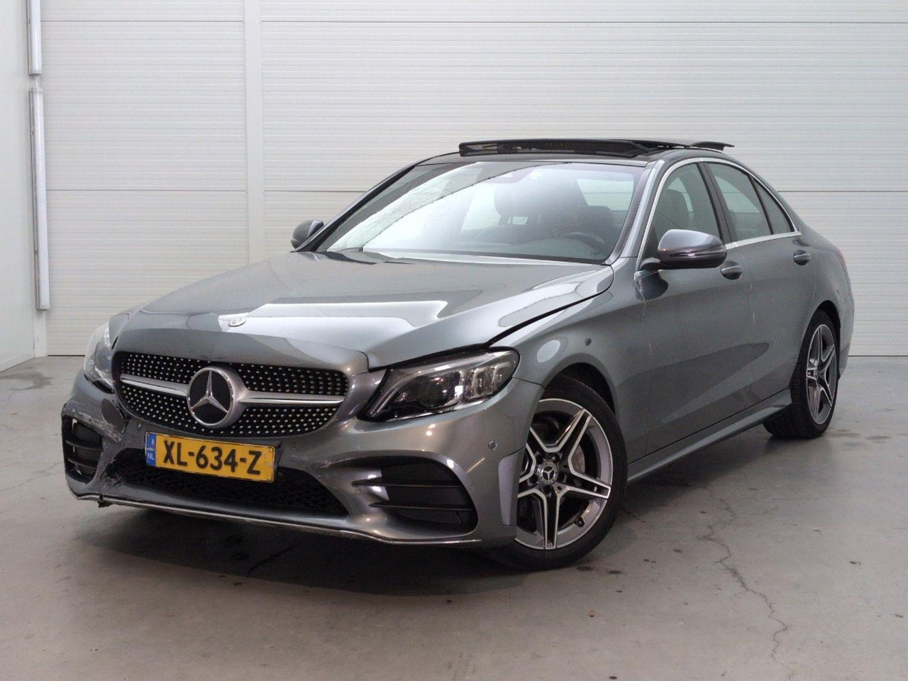 Mercedes-Benz C-klasse 180 Premium Pack | 2019 | 105.115 km | Automaat | XL634Z | NAP: Logisch - Szedán: 1 kép. Mercedes-Benz C-klasse 180 Premium Pack | 2019 | 105.115 km | Automaat | XL634Z | NAP: Logisch - Szedán: 1 kép.