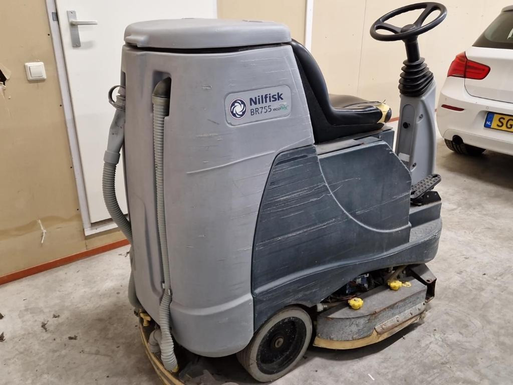 Nilfisk BR 755 Ecoflex Zit-Schrobmachine – 2015 - Takarítógép: 3 kép. Nilfisk BR 755 Ecoflex Zit-Schrobmachine – 2015 - Takarítógép: 3 kép.
