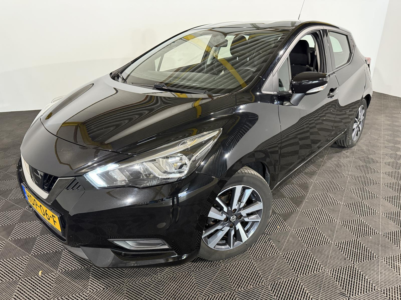 Nissan | Micra | 0.9 IG-T Acenta | 2018 | 158.656 km | HDP06F | Geen oordeel - Hatchback: 1 kép. Nissan | Micra | 0.9 IG-T Acenta | 2018 | 158.656 km | HDP06F | Geen oordeel - Hatchback: 1 kép.