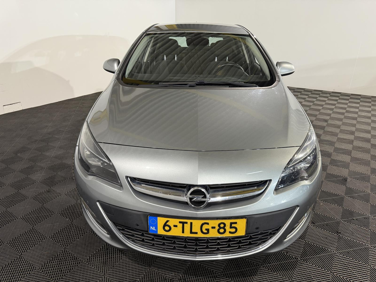 Opel Astra 1.4 Turbo Sport |2014 | 198.191 km | 6-TLG-85 - Hatchback: 2 kép. Opel Astra 1.4 Turbo Sport |2014 | 198.191 km | 6-TLG-85 - Hatchback: 2 kép.