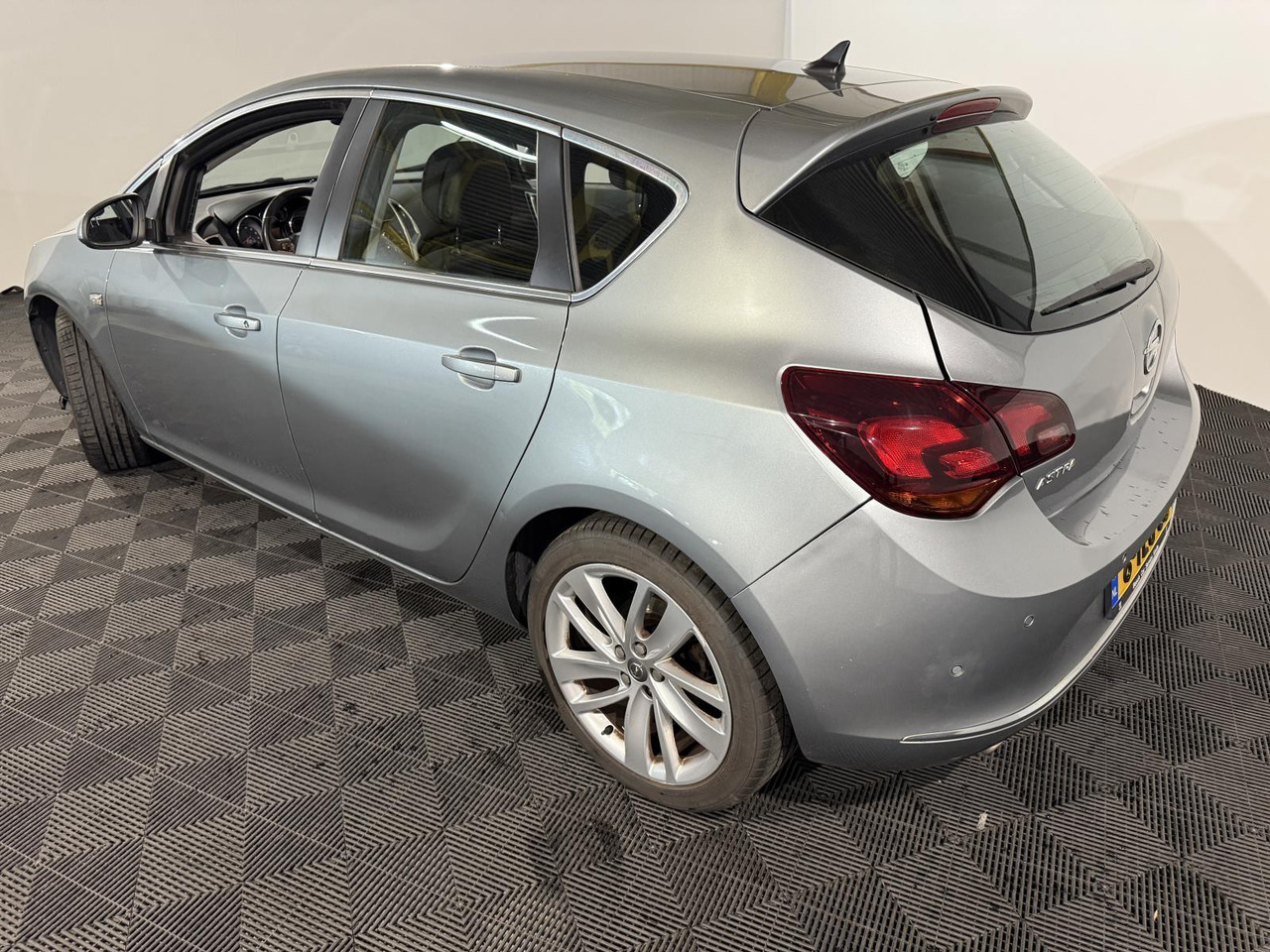 Opel Astra 1.4 Turbo Sport |2014 | 198.191 km | 6-TLG-85 - Hatchback: 3 kép. Opel Astra 1.4 Turbo Sport |2014 | 198.191 km | 6-TLG-85 - Hatchback: 3 kép.