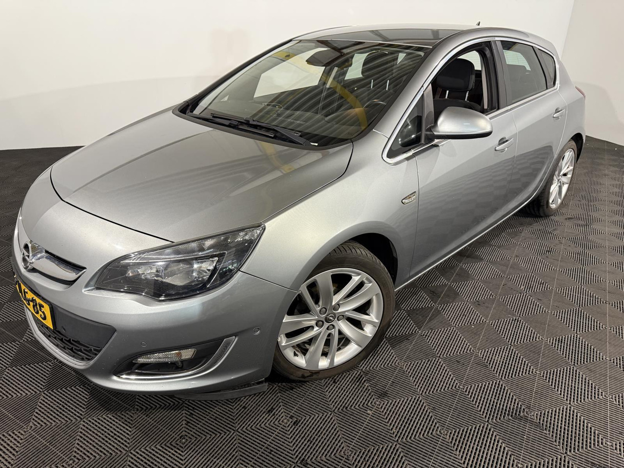 Opel Astra 1.4 Turbo Sport |2014 | 198.191 km | 6-TLG-85 - Hatchback: 1 kép. Opel Astra 1.4 Turbo Sport |2014 | 198.191 km | 6-TLG-85 - Hatchback: 1 kép.
